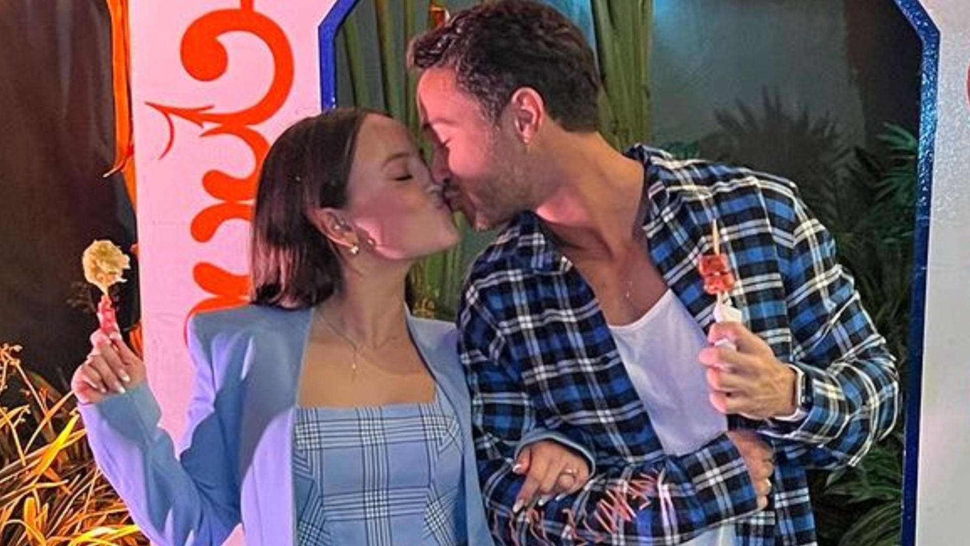 Após declaração polêmica, Larissa Manoela curte festa com o noivo: ‘Feliz’