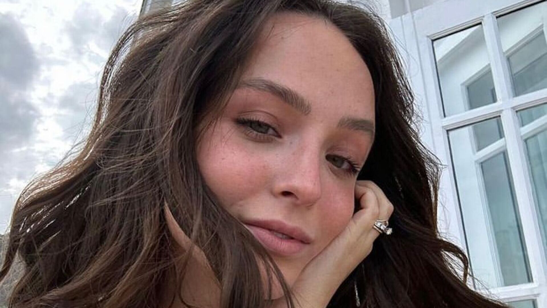 Larissa Manoela estaria investigando destino de sua fortuna após sair de tutela da mãe