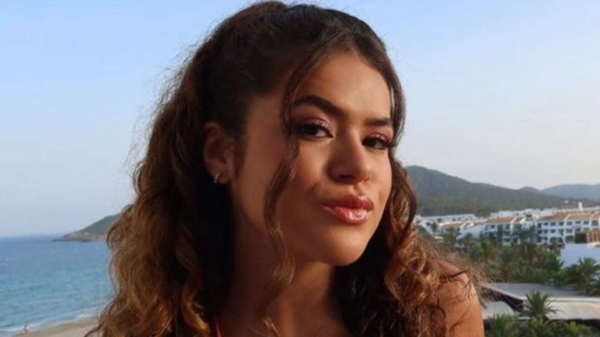 Maisa Silva ultrapassa dos limites da beleza ao posar em Ibiza: “Gata demais”