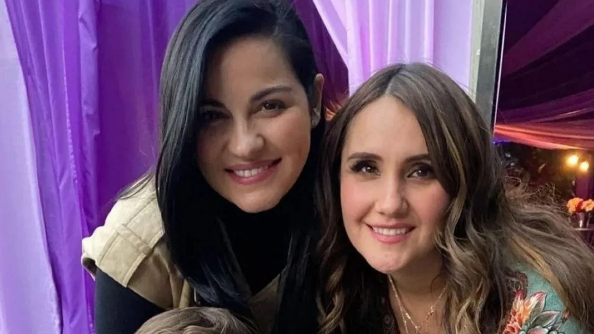 Atriz de Rebelde revela como descobriu gravidez antes de turnê: “Muito diferente”