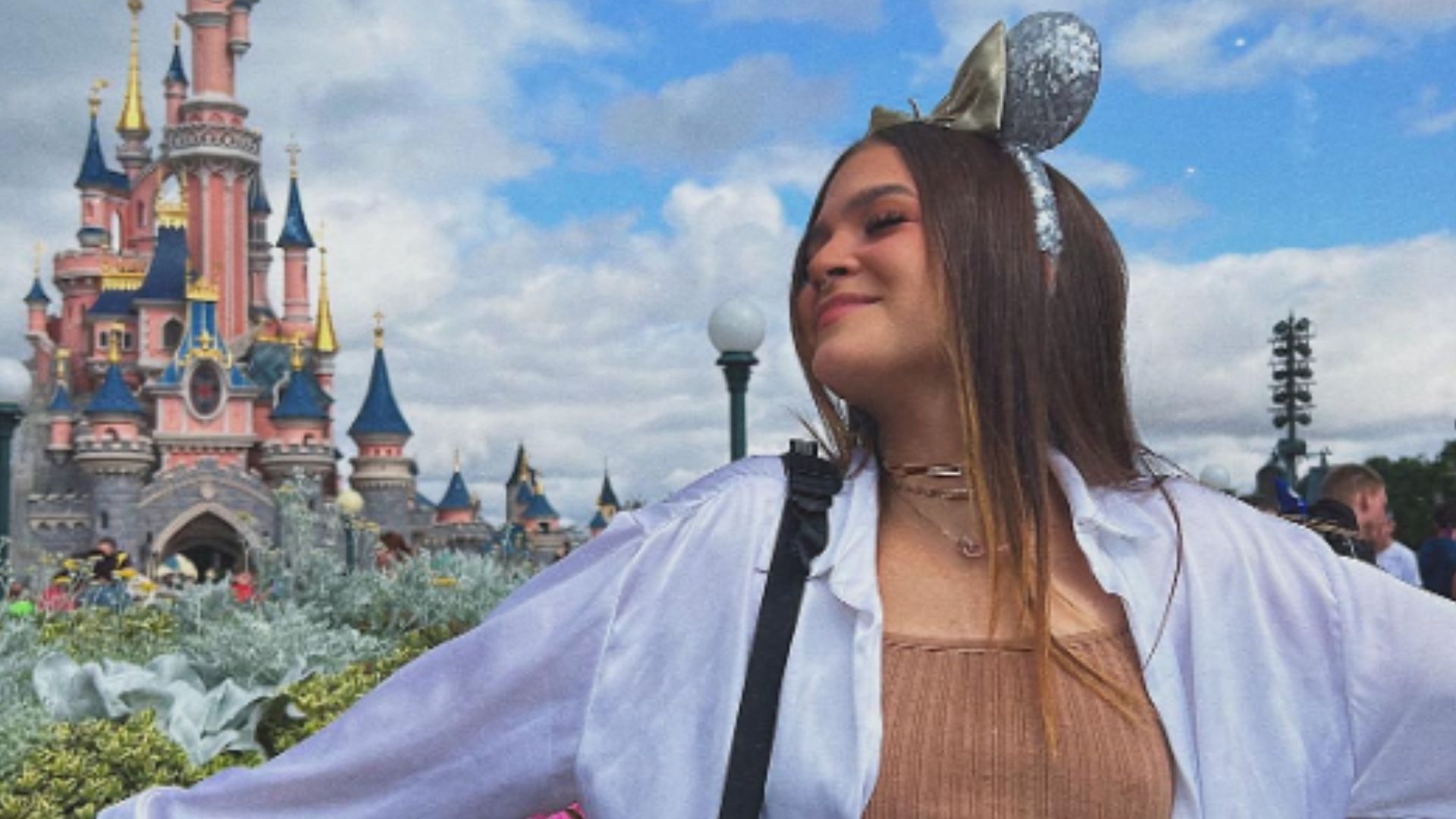Mel Maia volta a ser criança e visita Disneylândia em Paris