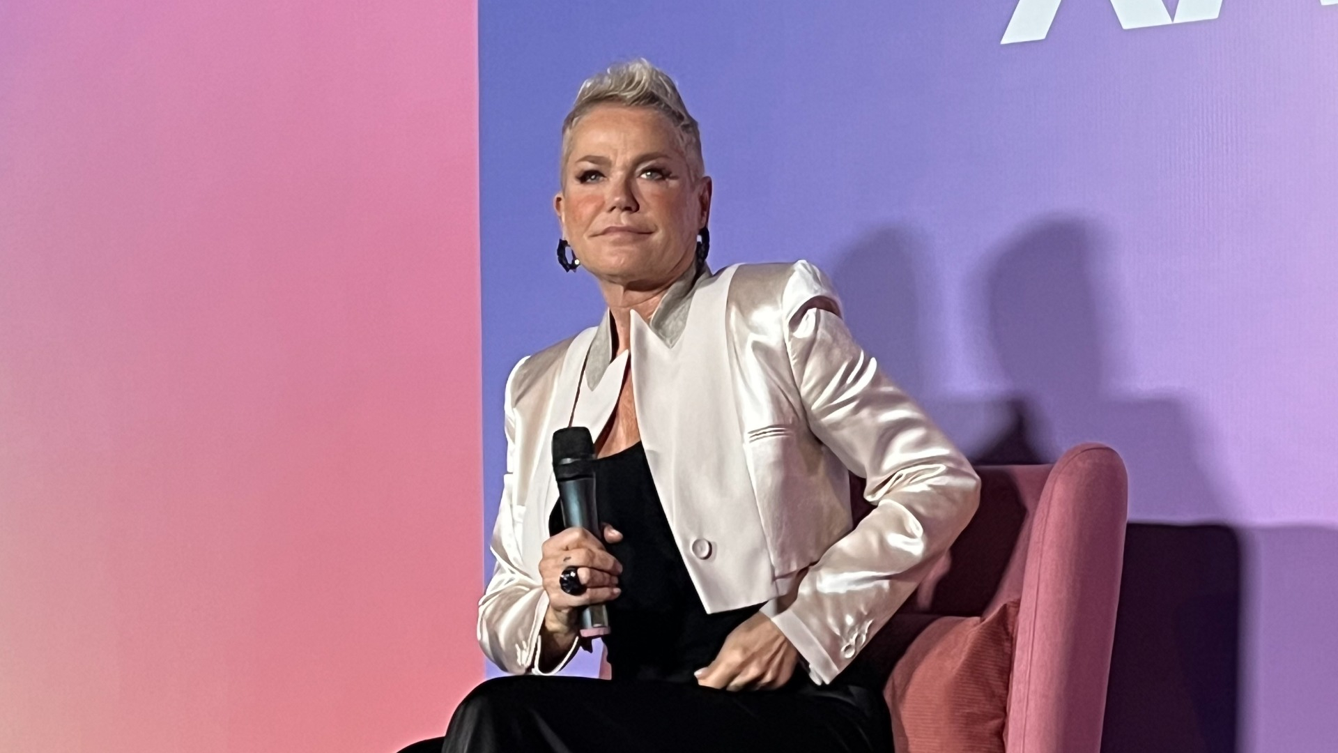 Xuxa repensa atitudes com crianças em início de carreira e revela momento em que se sentiu preparada para lidar com elas