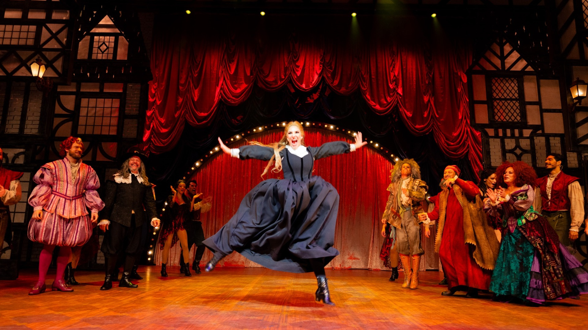 Estrela de Vicky e a Musa dá show nos palcos ao viver puritana em musical cômico