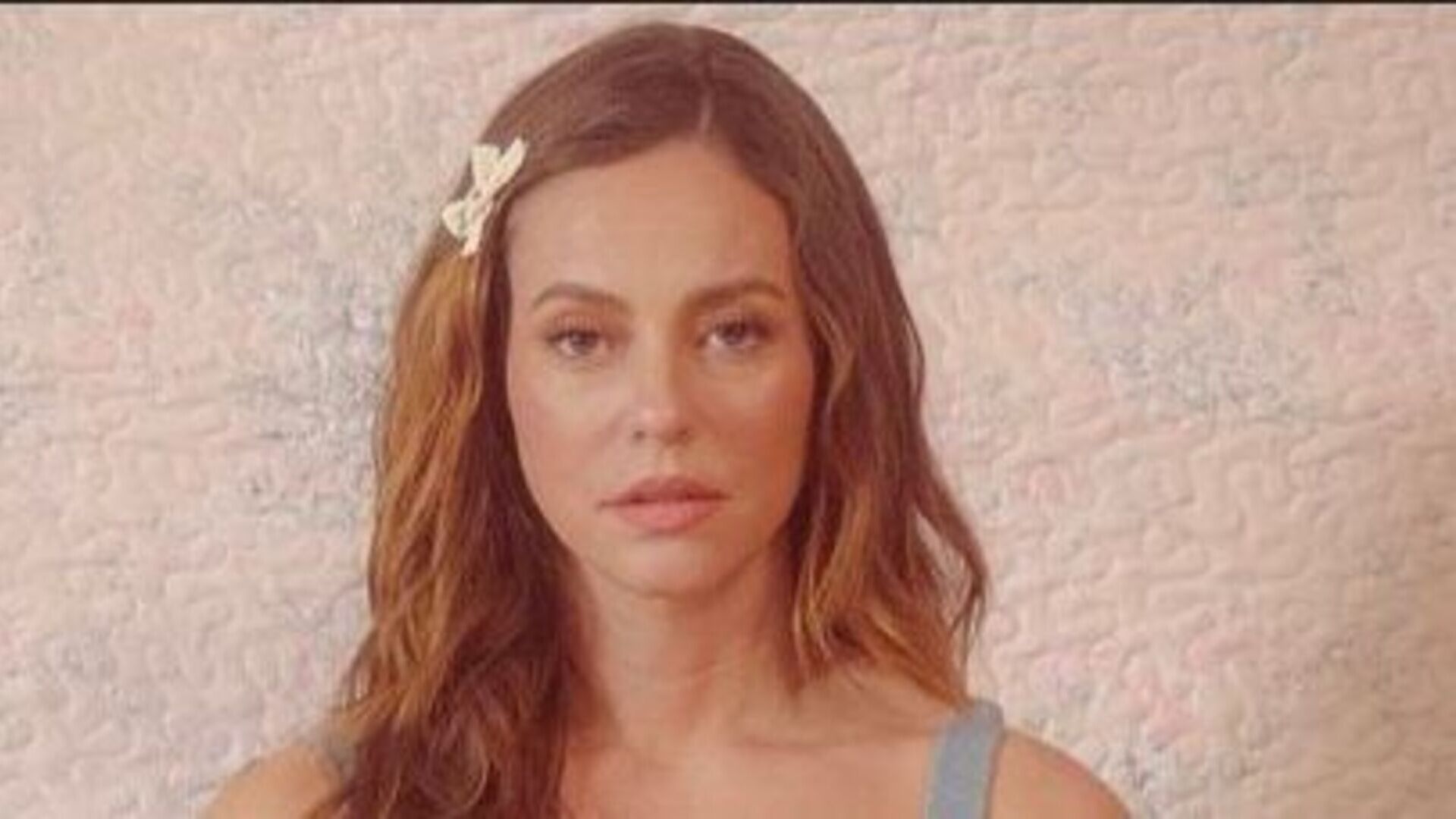 Paolla Oliveira encanta seguidores ao recriar fotos de infância: “Delicadeza e perfeição”