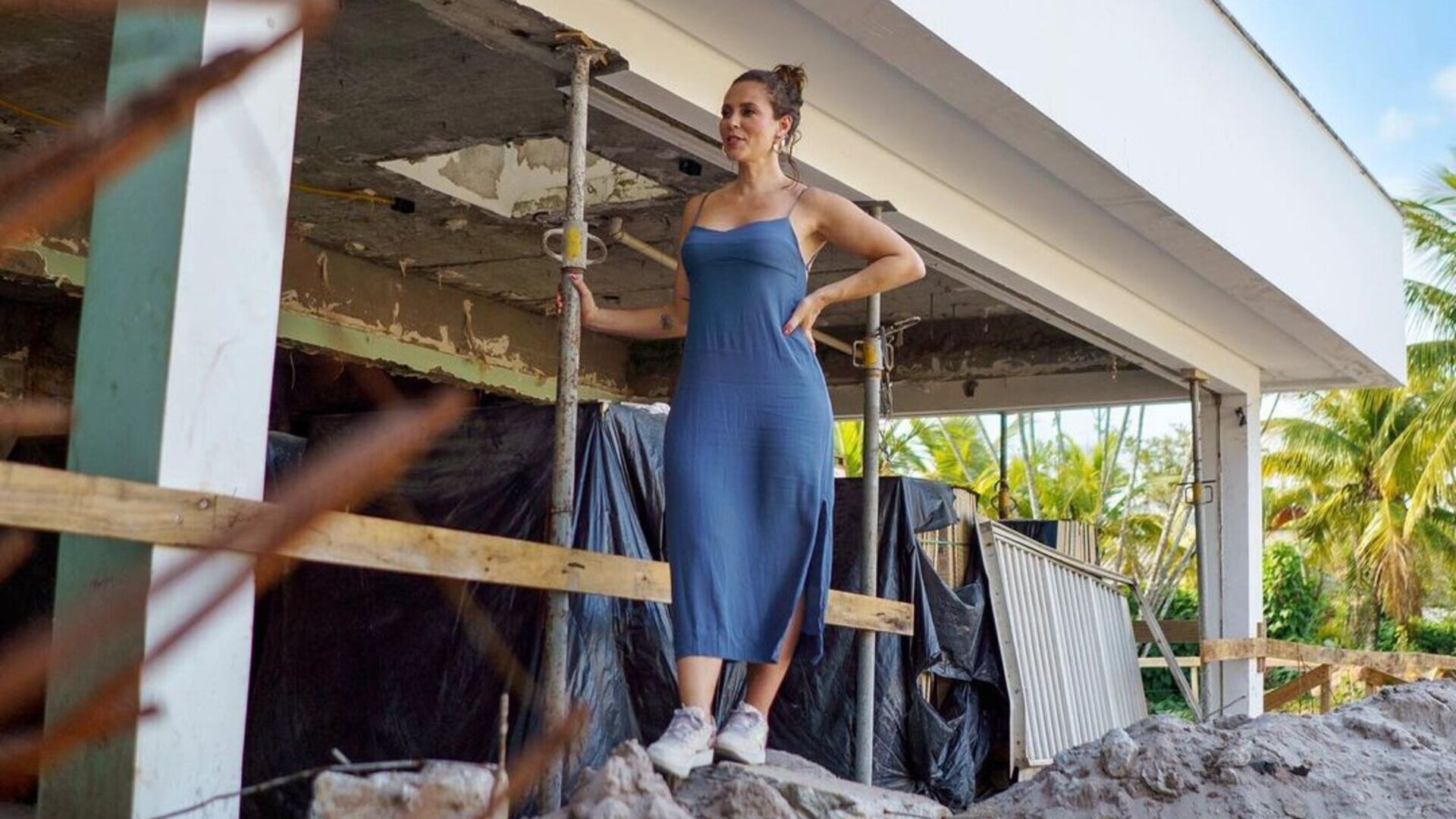 Ela pode! Paolla Oliveira rouba a cena em obra de sua mansão: ‘Gata até no entulho’