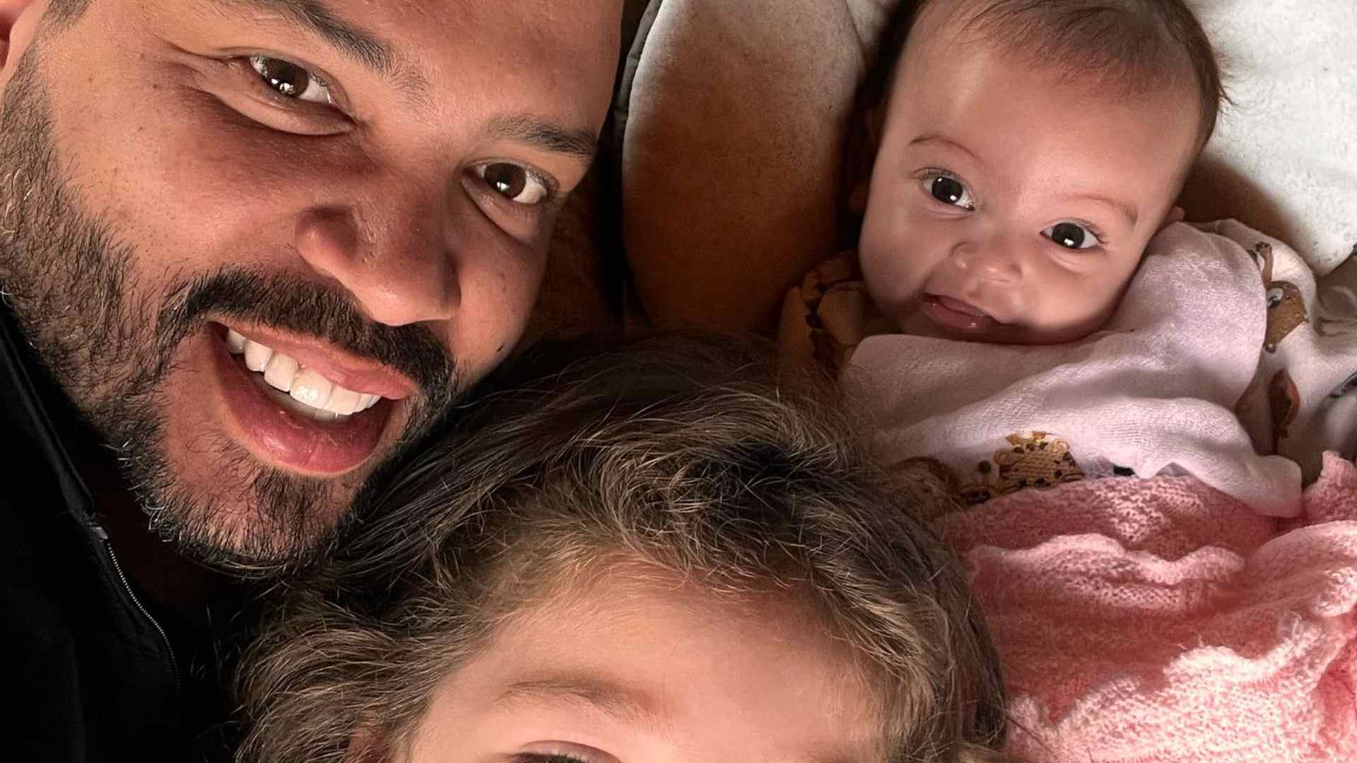 Projota se declara ao postar cliques raros com os filhos: “São tudo pra mim”