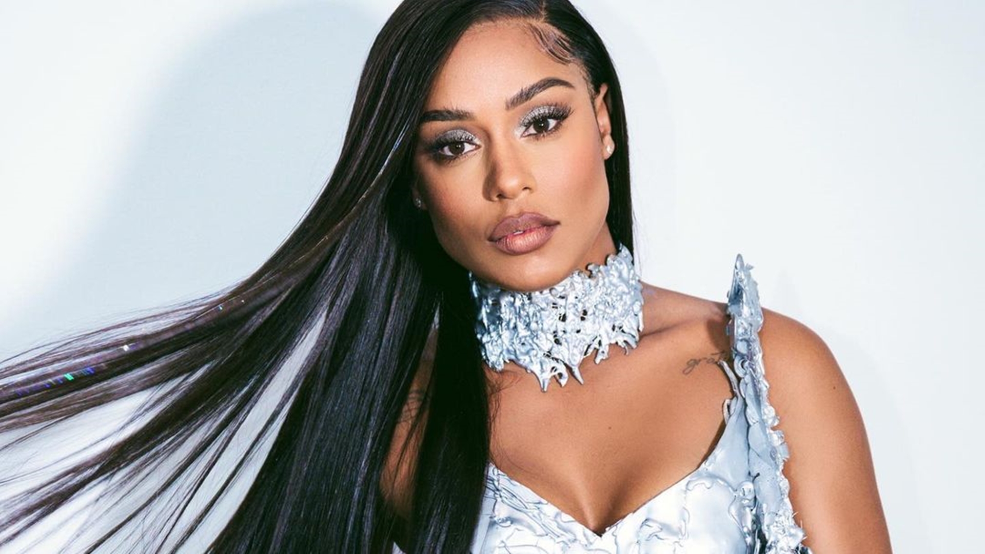 Bissexual, MC Rebecca desabafa sobre preconceito: “Querem dar palpite”