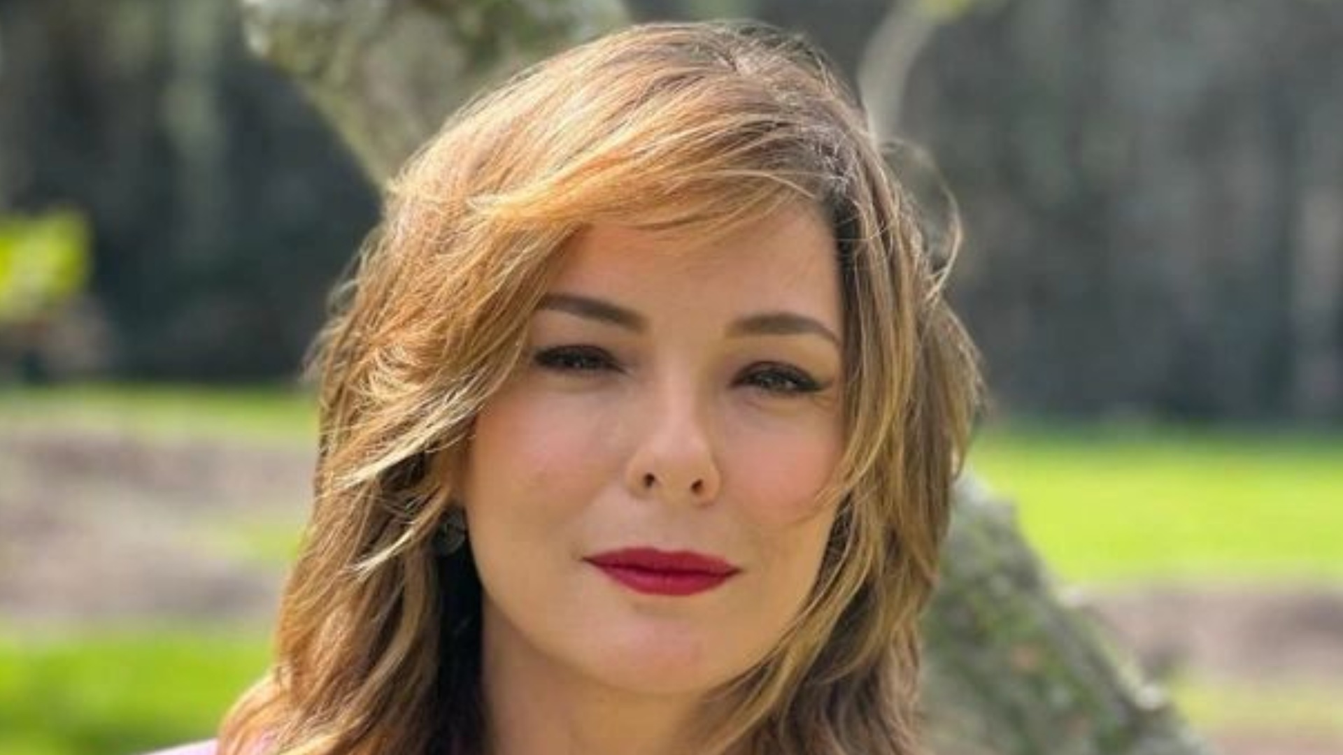 Regiane Alves confirma término da relação com empresário