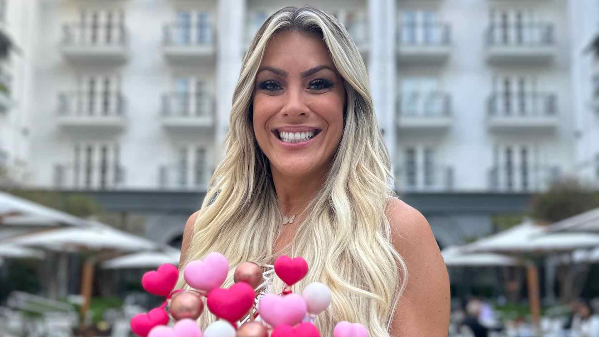 Renata Fan comemora aniversário de 46 anos: “O dia transbordou de amor”