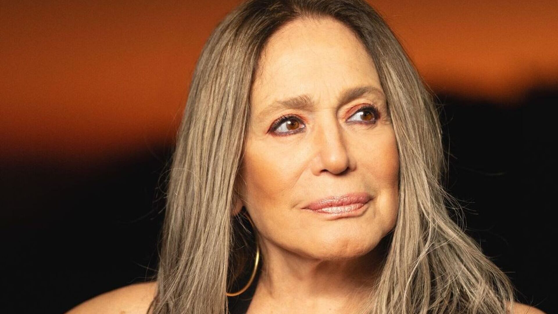 Susana Vieira aposta em look decotado e chama a atenção: ‘Linda naturalmente’
