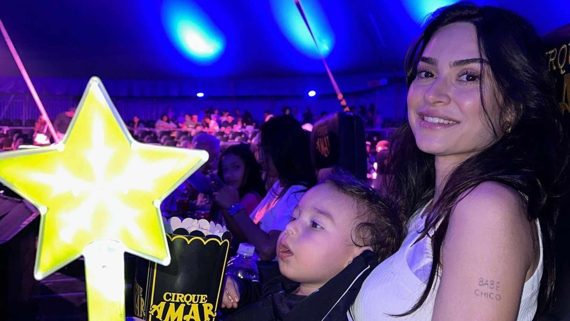 Após dias tensos com a filha, Thaila Ayala curte circo com o primogênito