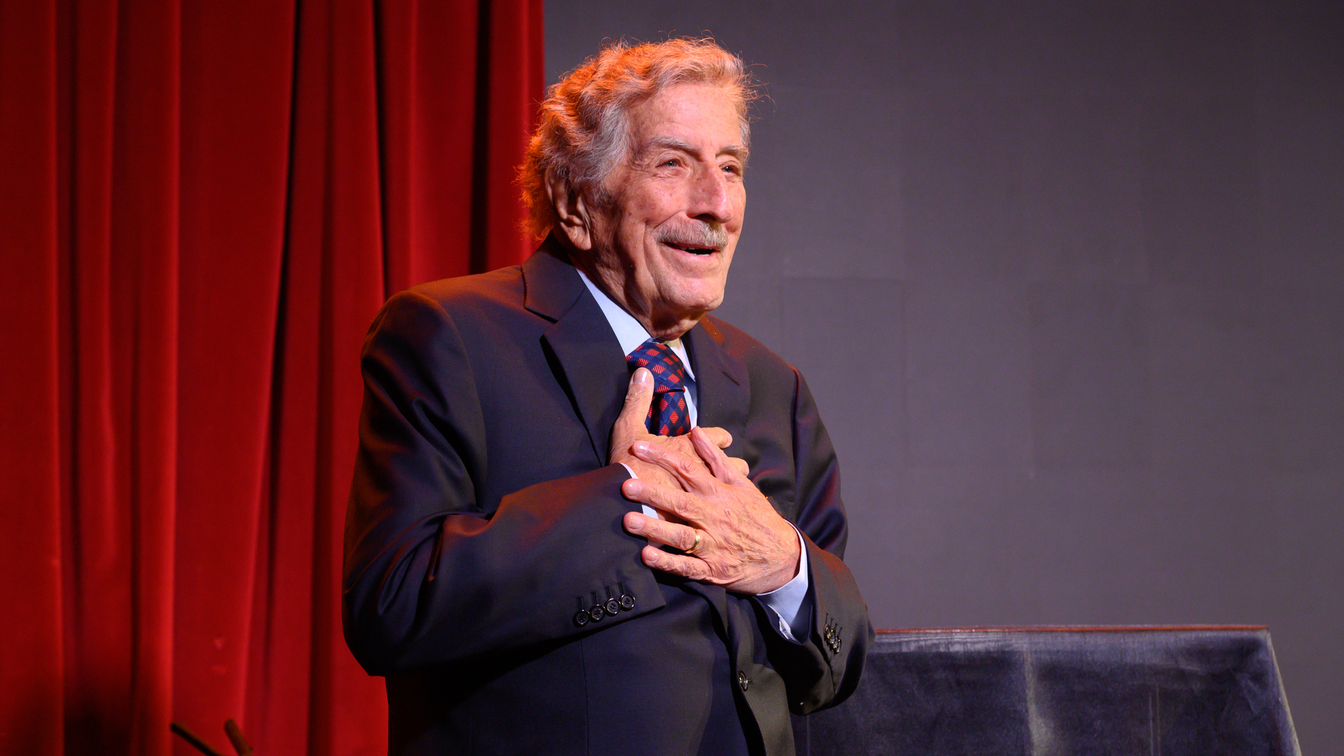 Com diversos duetos famosos, Tony Bennet já cantou com Ana Carolina e Maria Gadú