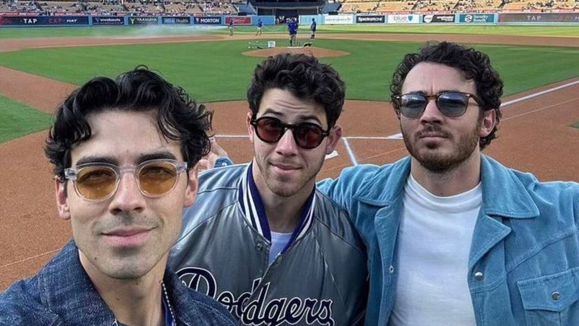Jonas Brothers “esquecem” Brasil em turnê e fãs se revoltam com a banda: “Odeia a América Latina”