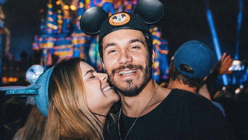 Casado, Eliezer reclama de acusações de ser ‘casal de marketing’ com Viih Tube