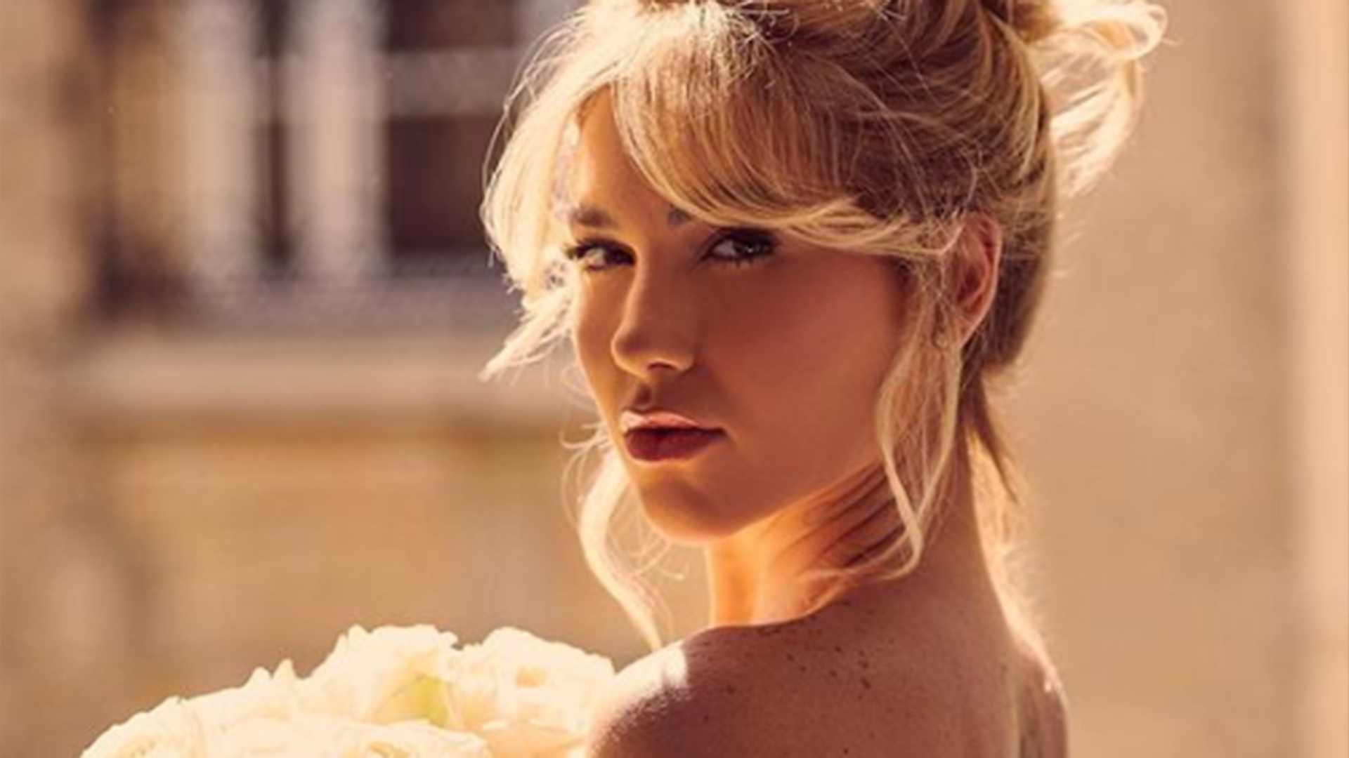 Virginia Fonseca posa de topless e a sogra diz: ‘Que boneca linda’