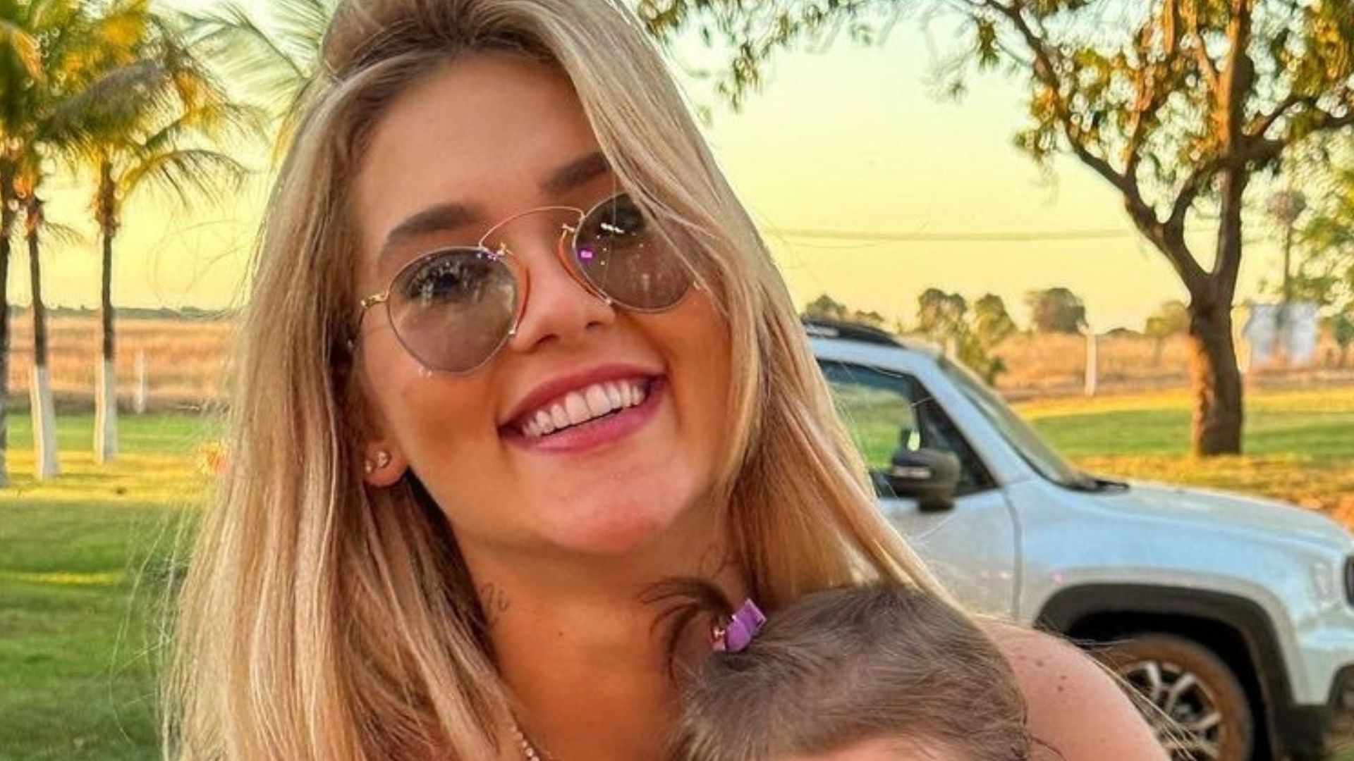 Virginia Fonseca explode o fofurômetro ao mostrar a filha pensativa