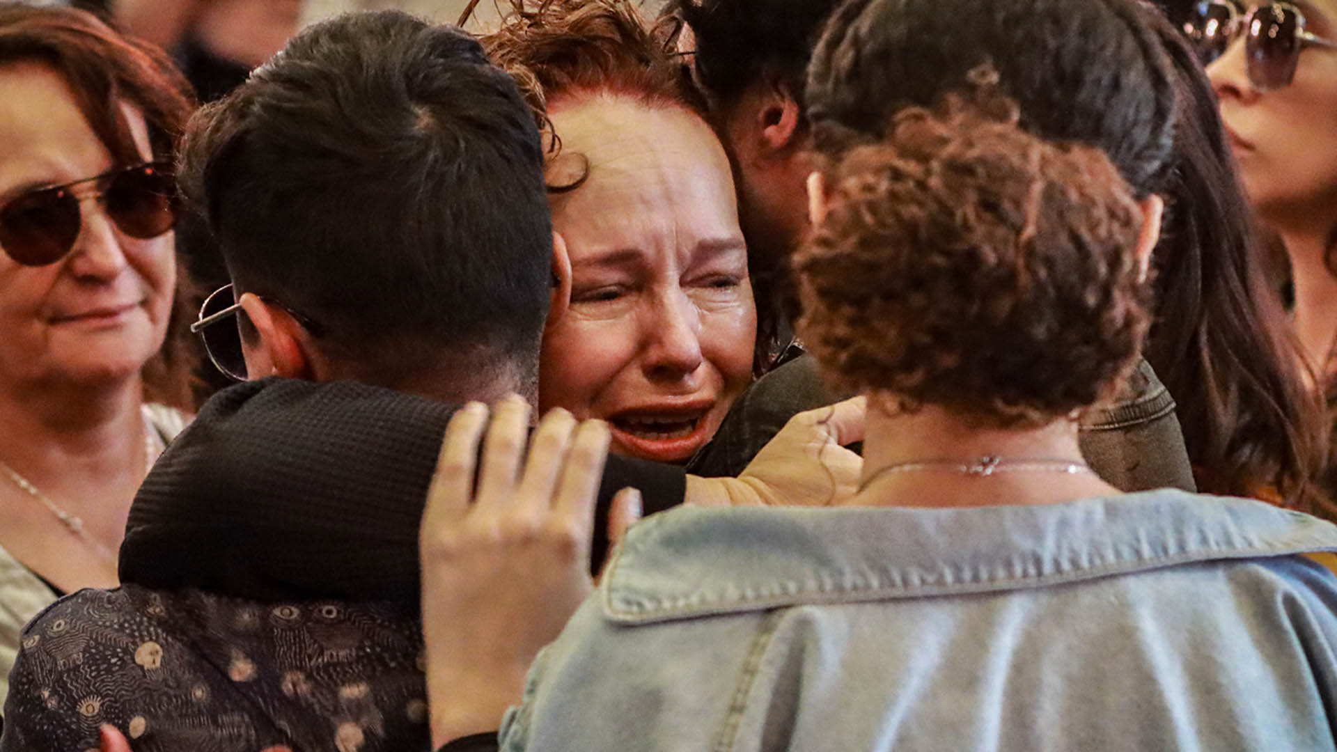 Viúva de João Donato é consolada pelos amigos durante velório no Rio de Janeiro