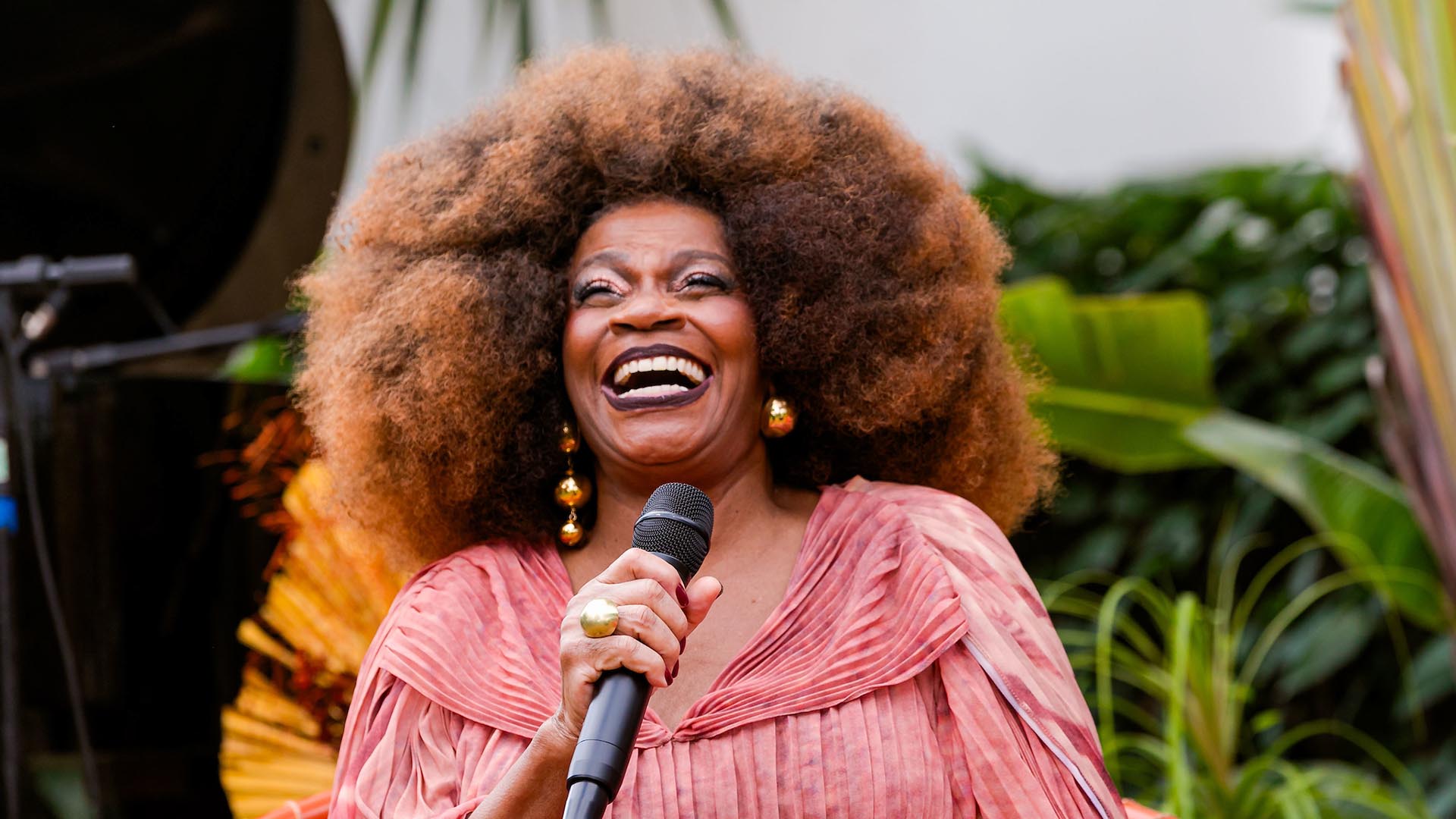 Zezé Motta celebra a estreia do Especial Mulher Negra: ‘Foi emocionante’