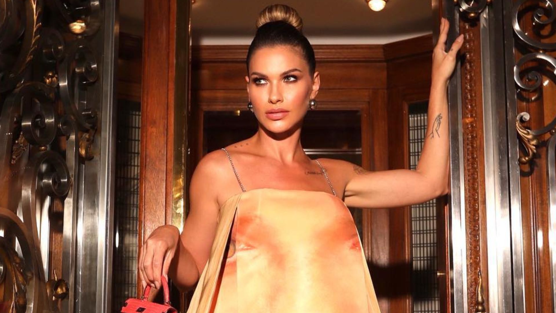 Antes de calça diferentona, Andressa Suita já surpreendeu com vestido de R$ 16 mil; relembre