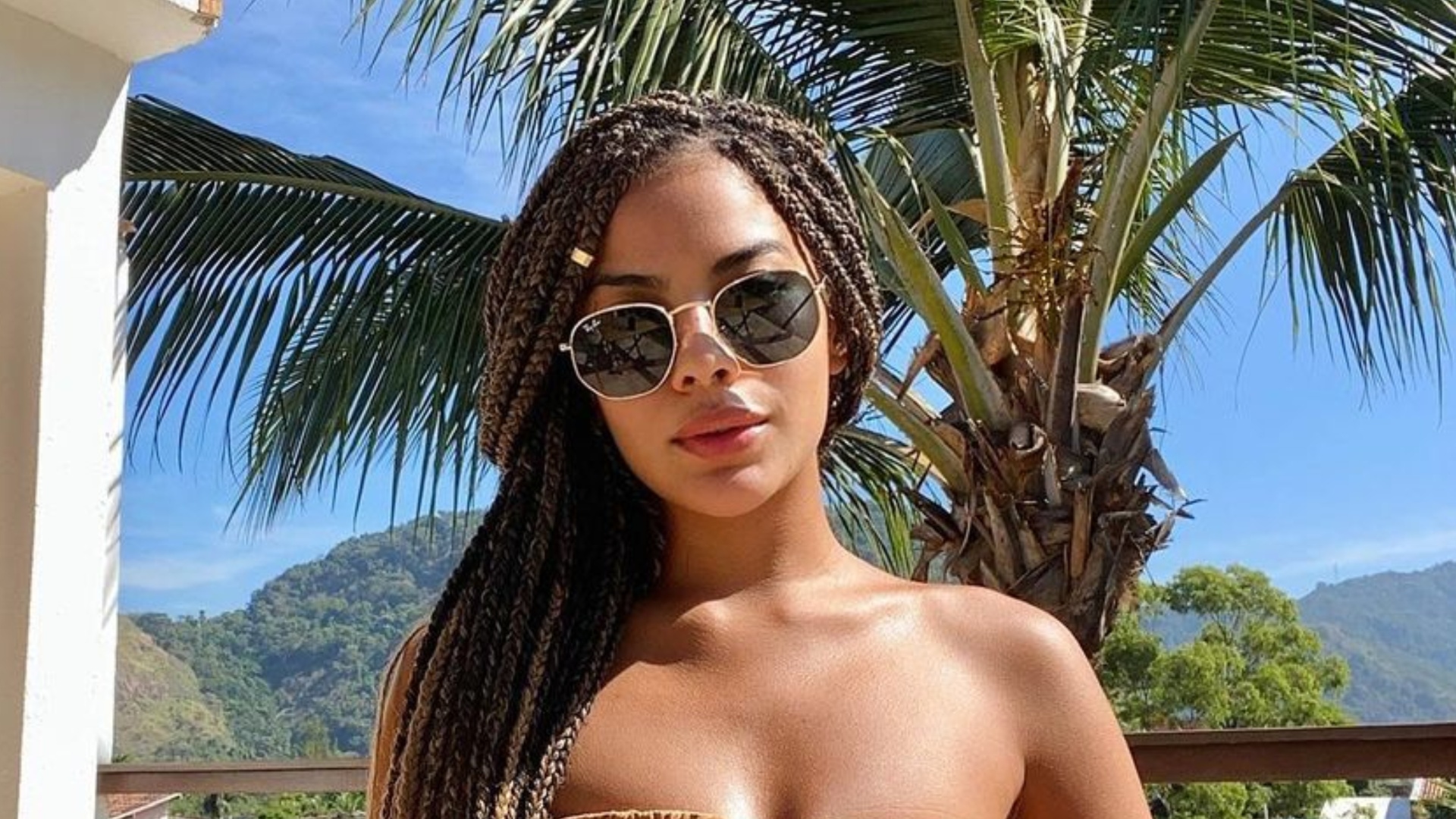 Exibindo novo visual, Bella Campos chama atenção em fotos de biquíni: ”Que mulher”
