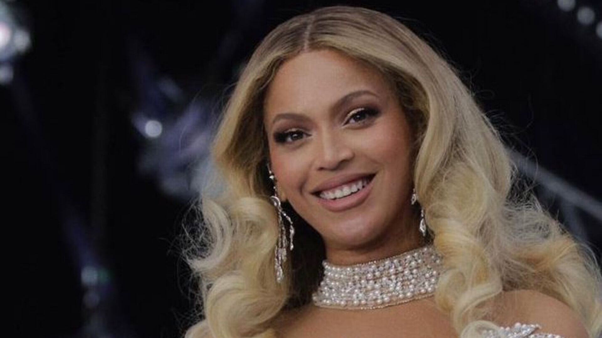 Beyoncé faz Chá Revelação durante show na Alemanha: “Quero fazer isso certo”