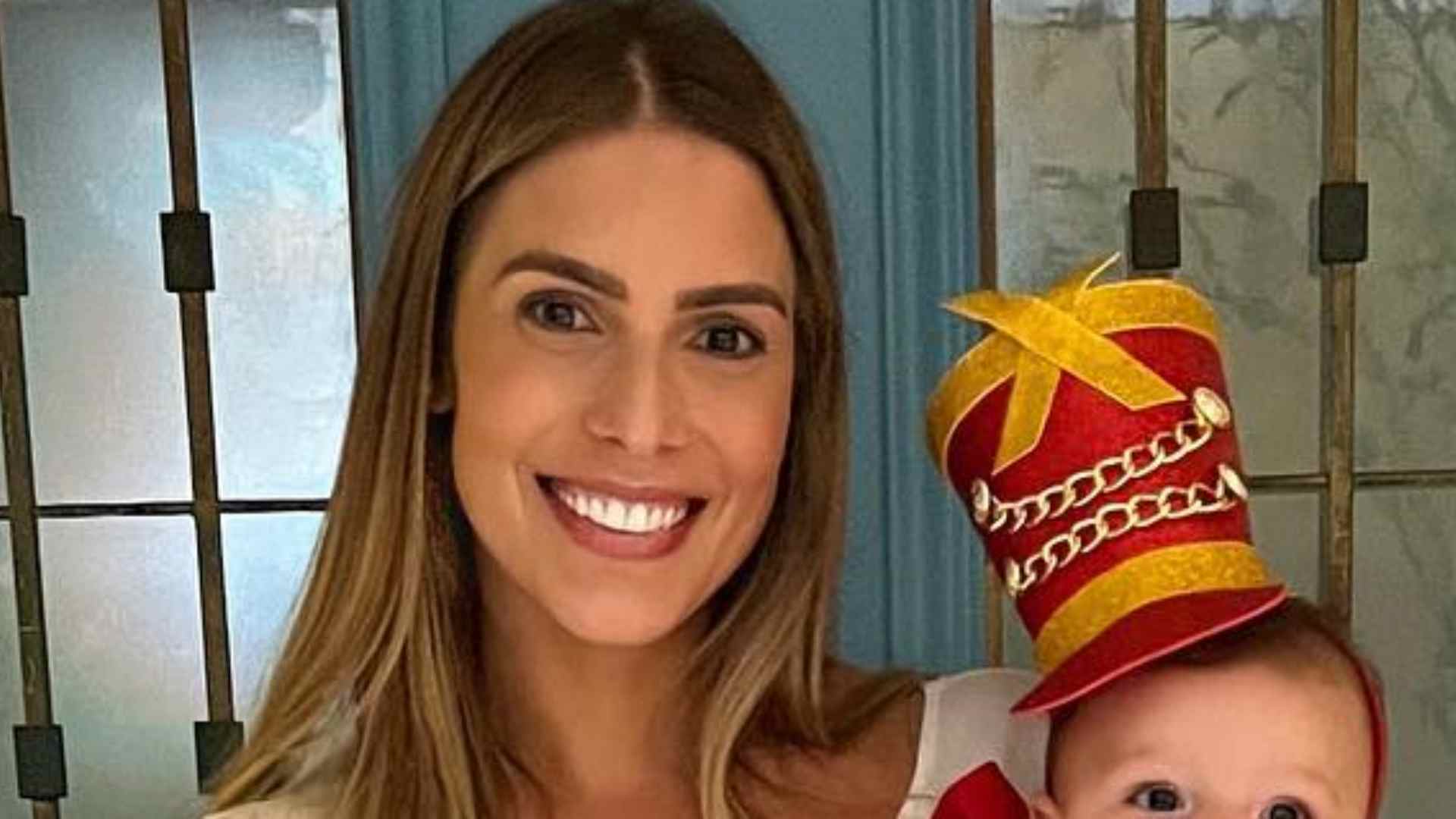 Bia Feres mostra a filha fantasiada de paquita ao completar cinco meses