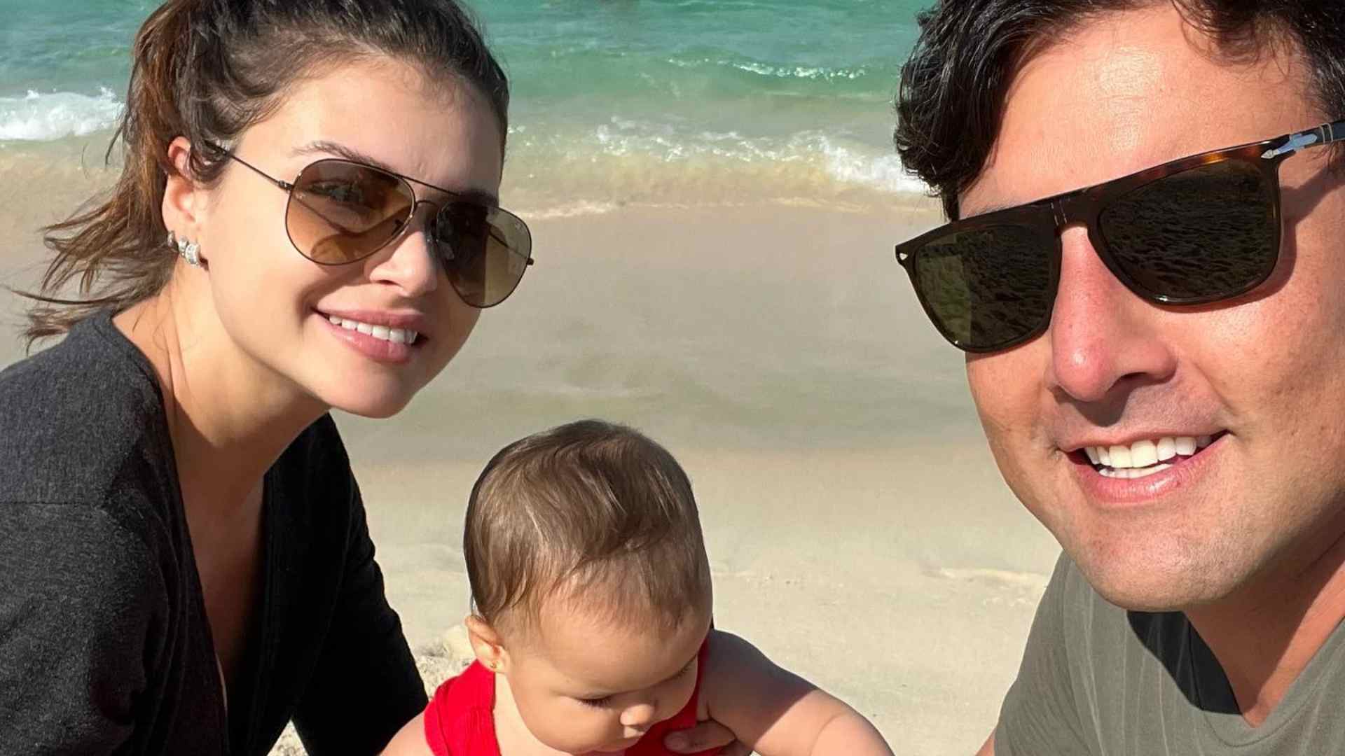 Bruno De Luca encanta ao mostrar a filha na praia: “Amou o mar”