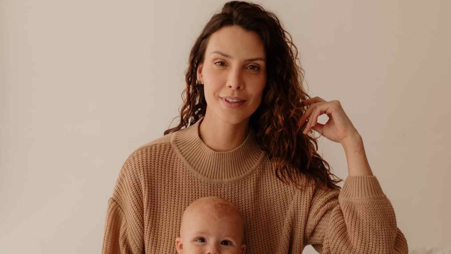 Camila Rodrigues surge em foto encantadora com o filho: “Perfeitos”