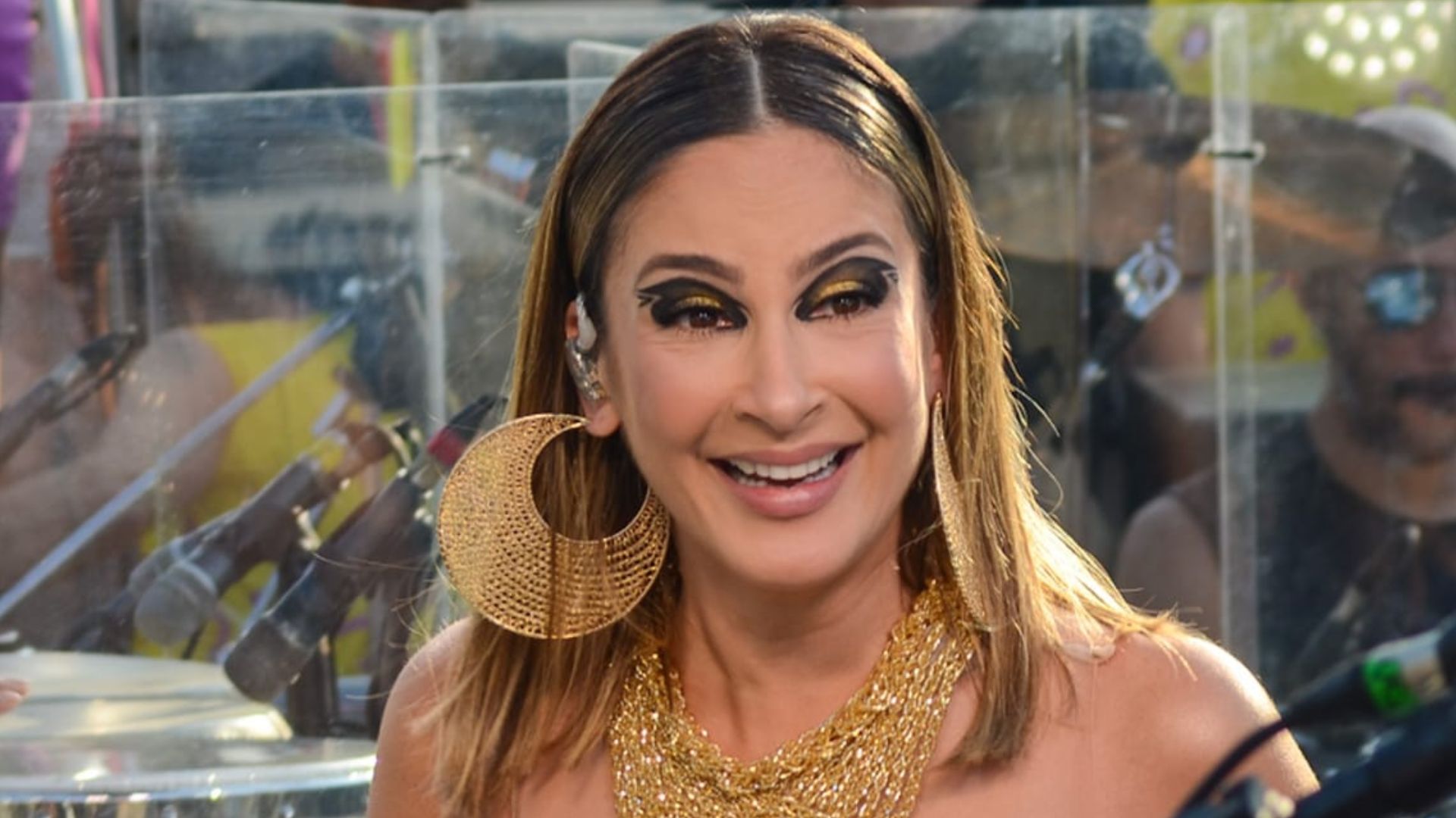 Claudia Leitte celebra apoio LGBTQIA+ em micareta de São Paulo: ‘Energia surreal’