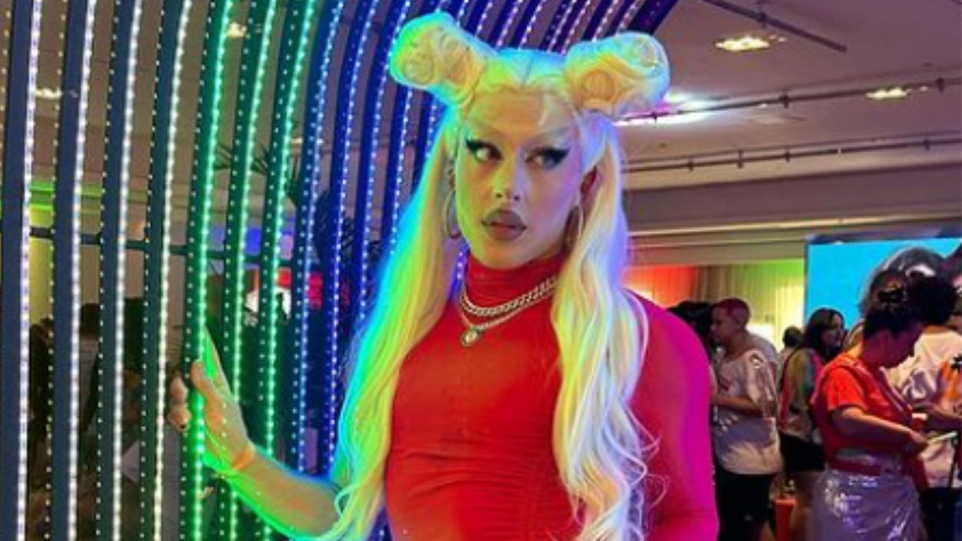 Quem é o ator de Terra e Paixão que roubou a cena na Parada LGBTQIA+?