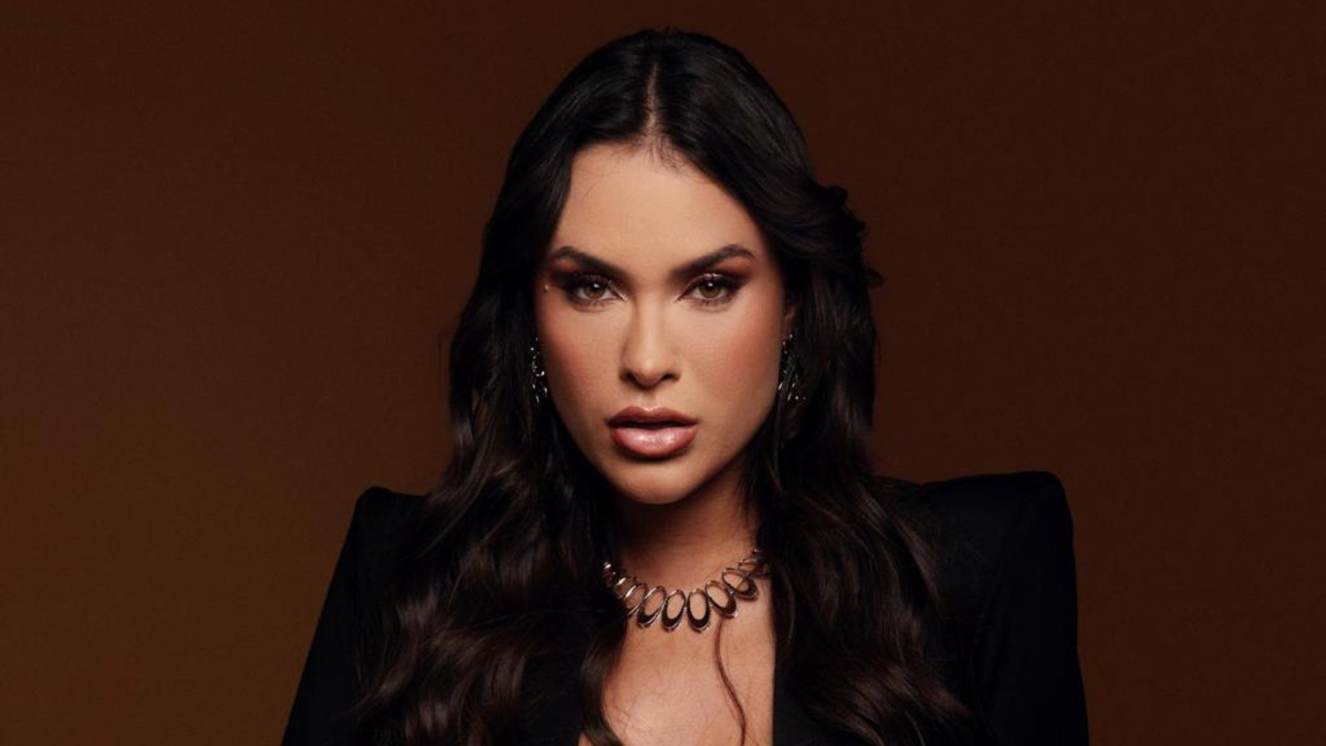 Ex-BBB Sarah Andrade roda o mundo em viagem com ‘perrengues chiques’