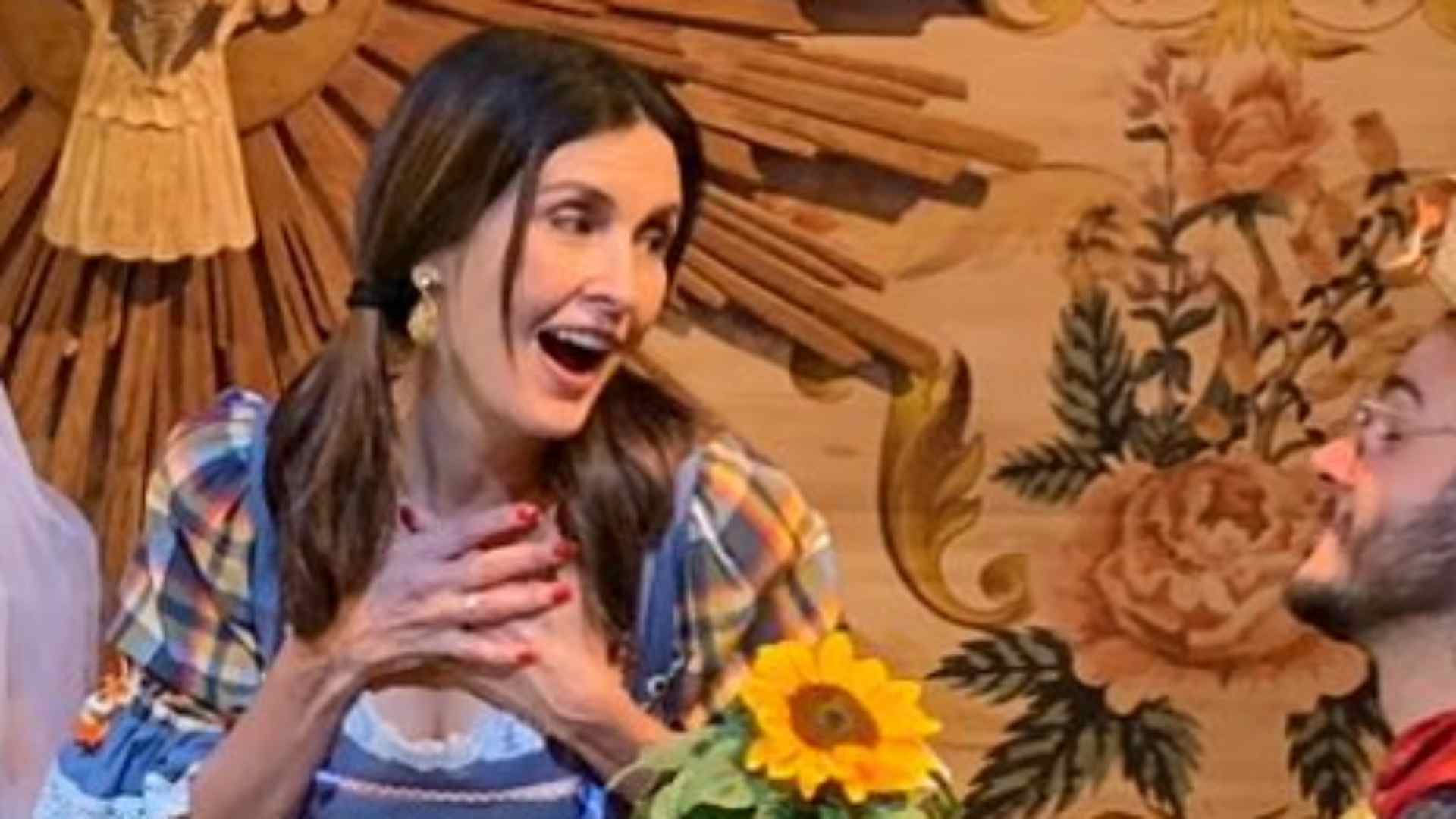 Fátima Bernardes resgata foto em clima junino ao lado do namorado: “Muito divertido”