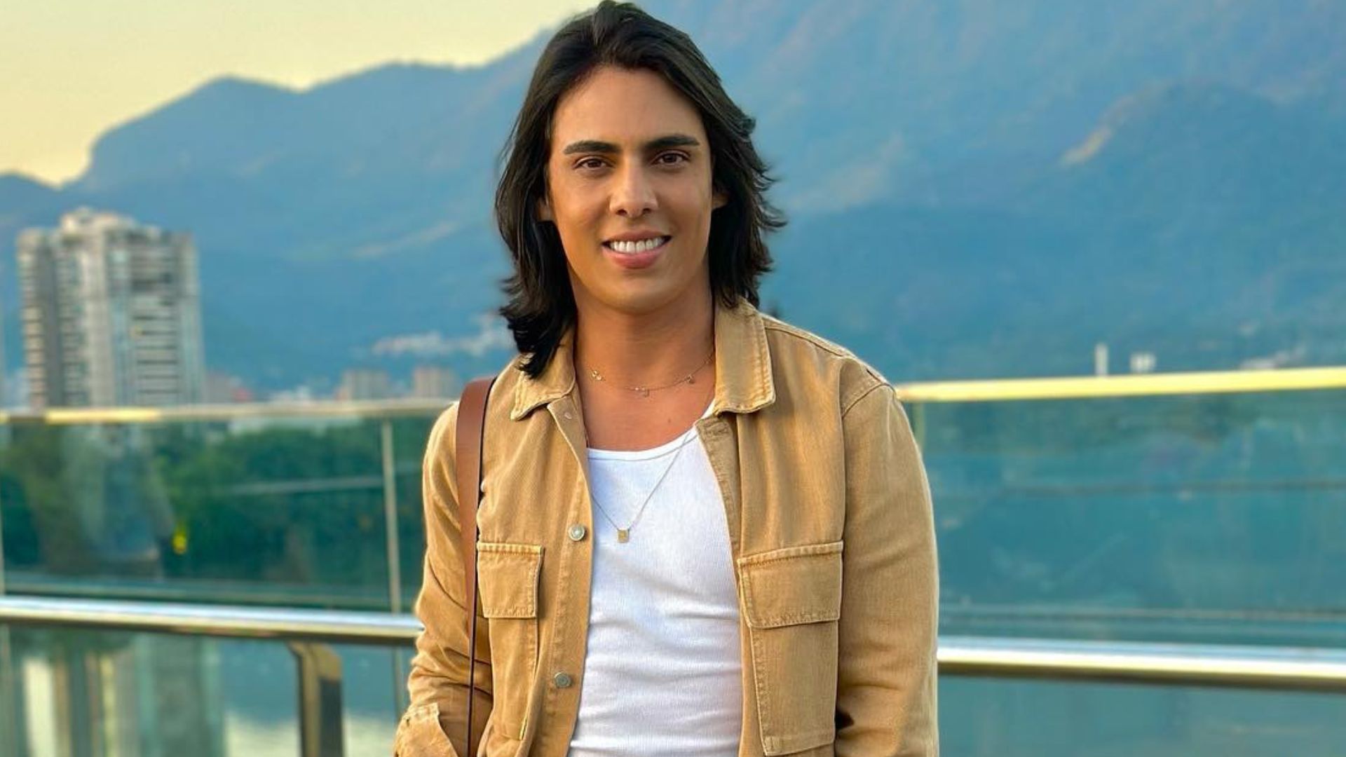 Influenciador LGBT, Felipe Theodoro lembra primeiro beijo aos 13 anos: ‘Errado’