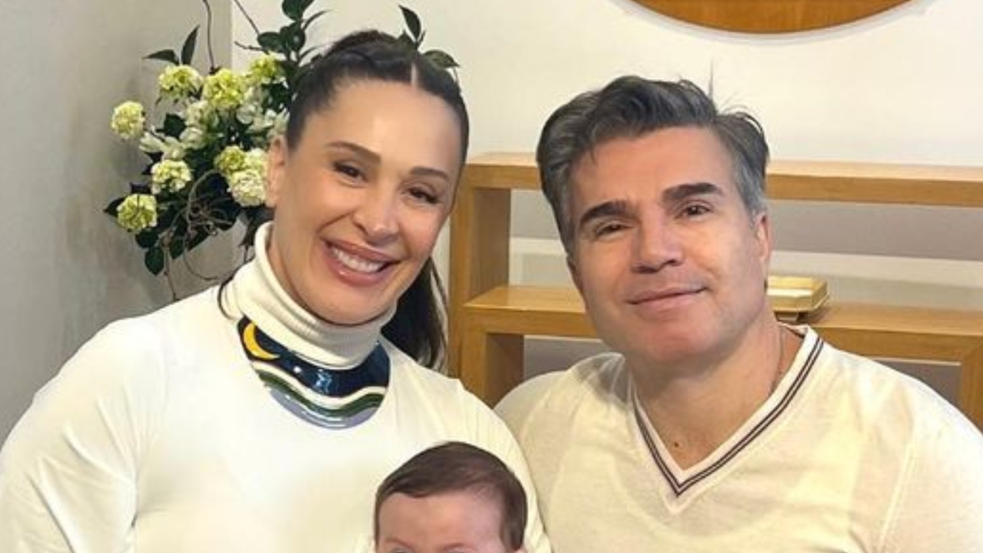 Claudia Raia mostra visita com o filho à Igreja Messiânica: ‘Primeiro contato’
