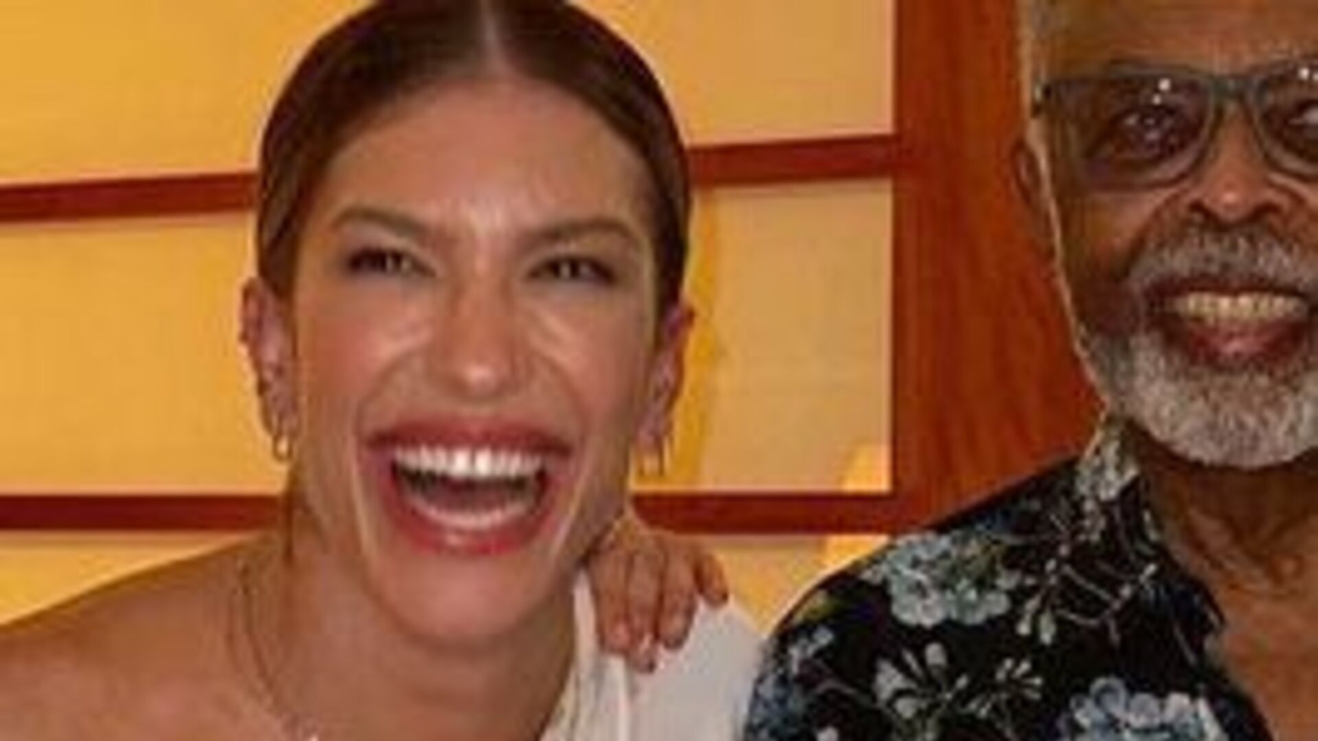 Lore Improta choca fãs ao posar ao lado de Gilberto e Preta Gil