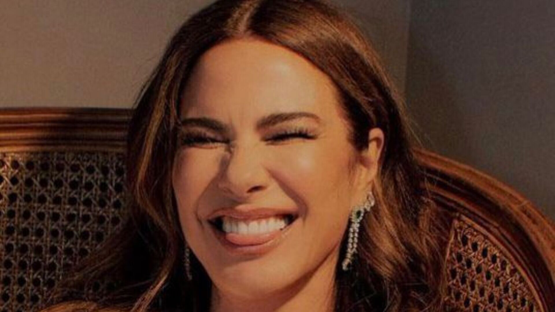 Luciana Gimenez causa polêmica ao quase mostrar demais com vestido: “Recalque”