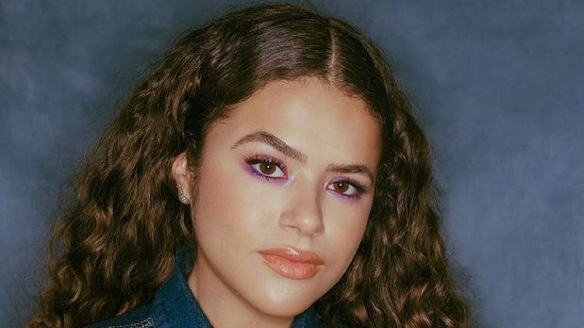 Maisa Silva esbanja elegância ao surgir com look jeans: “Maravilhosa”
