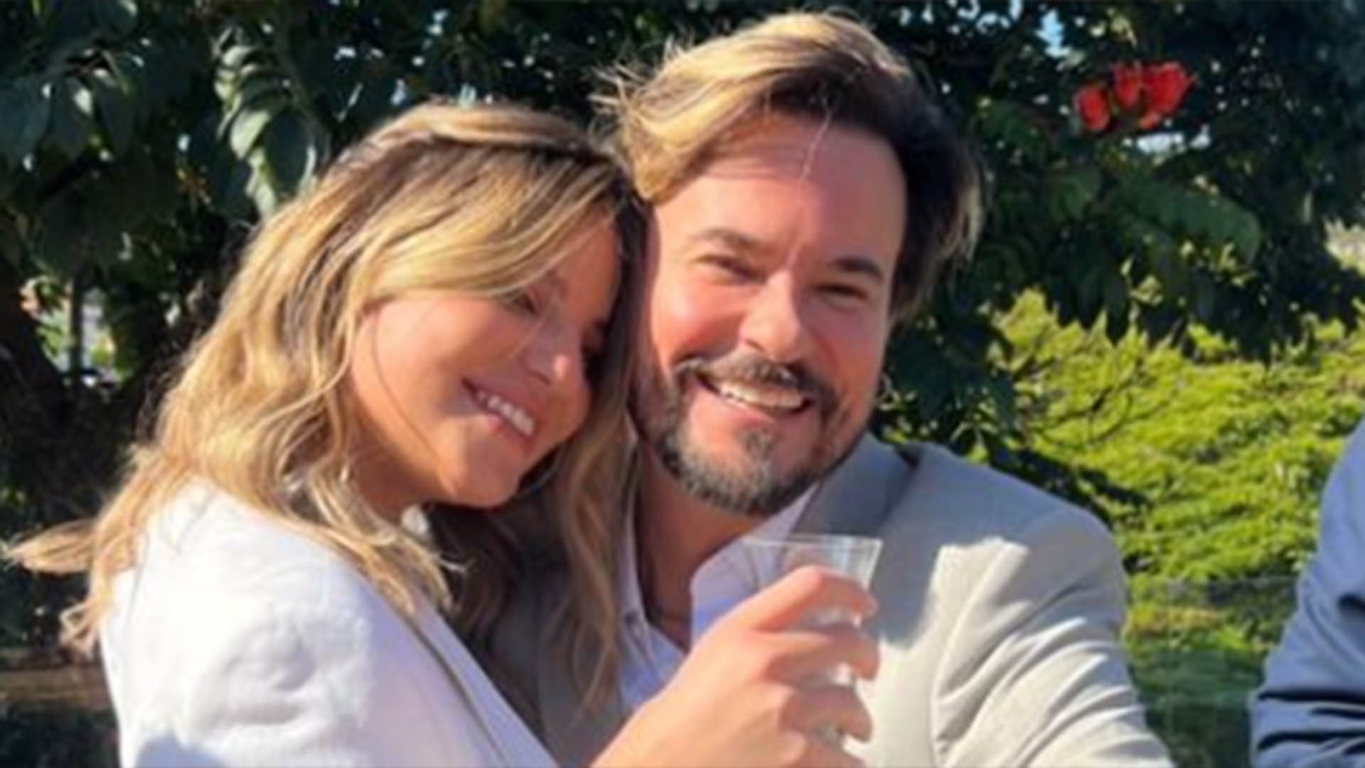 Esposa de Paulinho Vilhena revela novas fotos do casamento. Veja a foto do bolo!