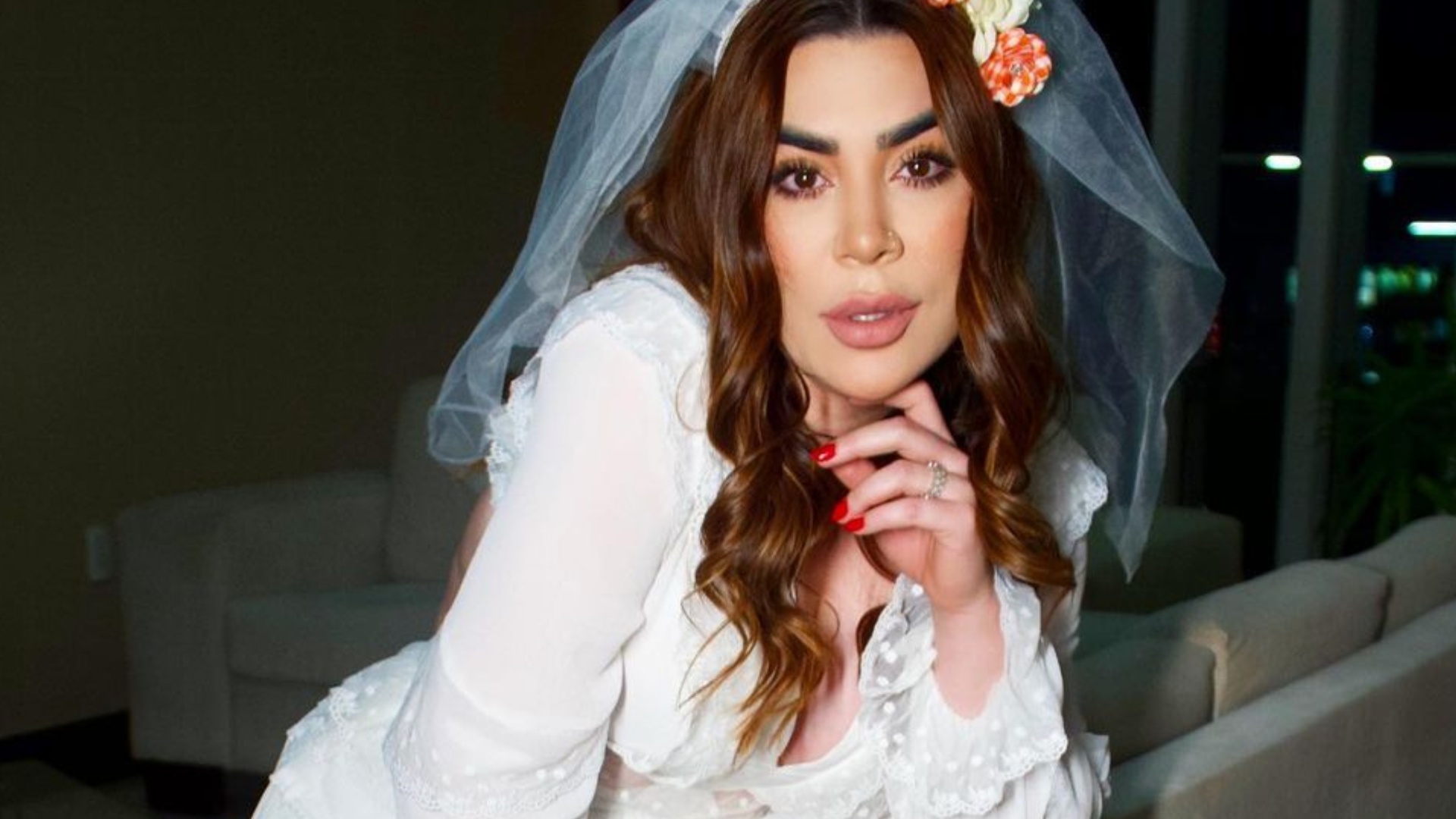 Naiara Azevedo surpreende com look ousado de noiva: ‘Maravilhosa’