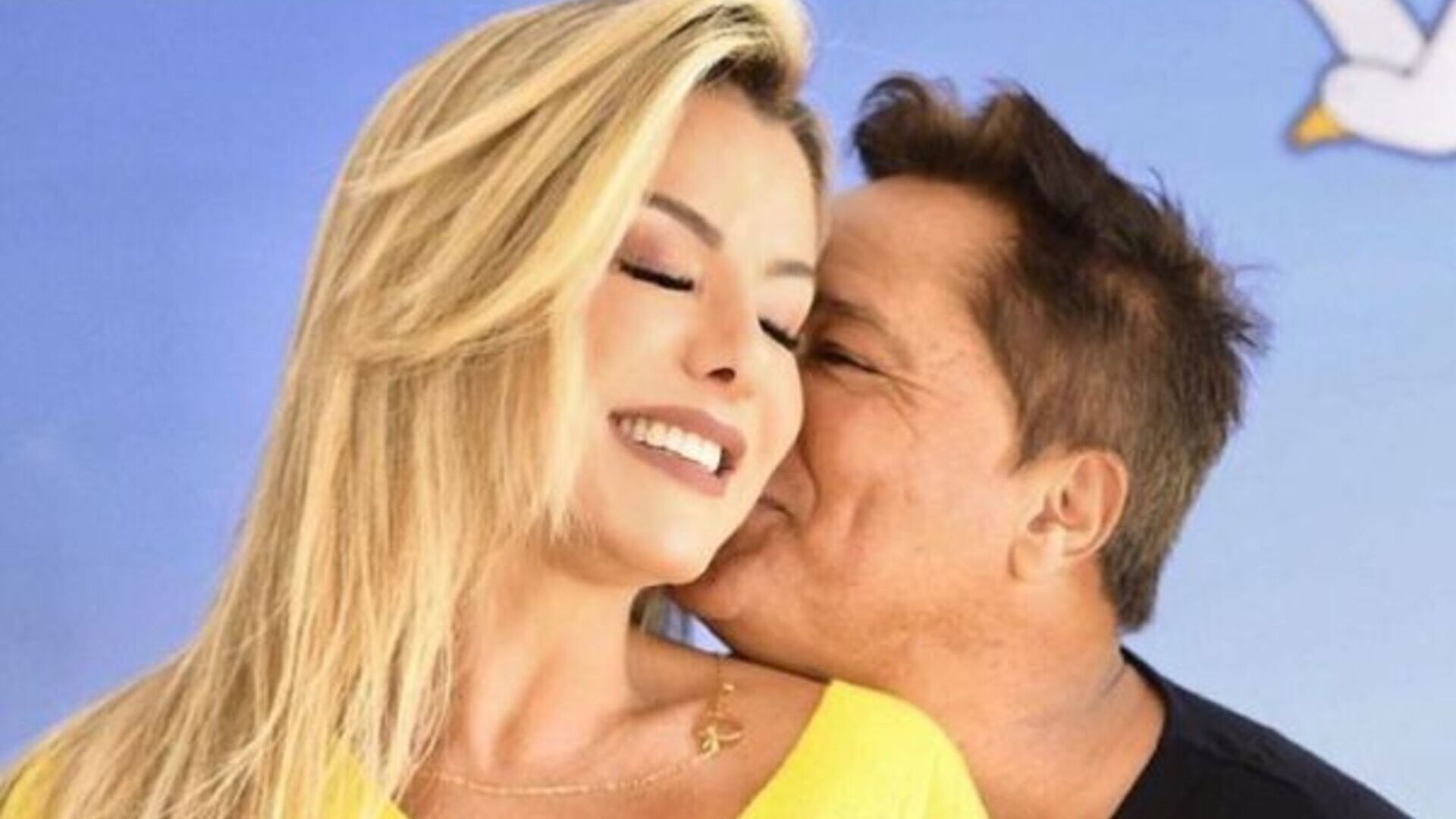 Poliana Rocha se declara para Leonardo no Dia dos Namorados e encanta: “Lindos”