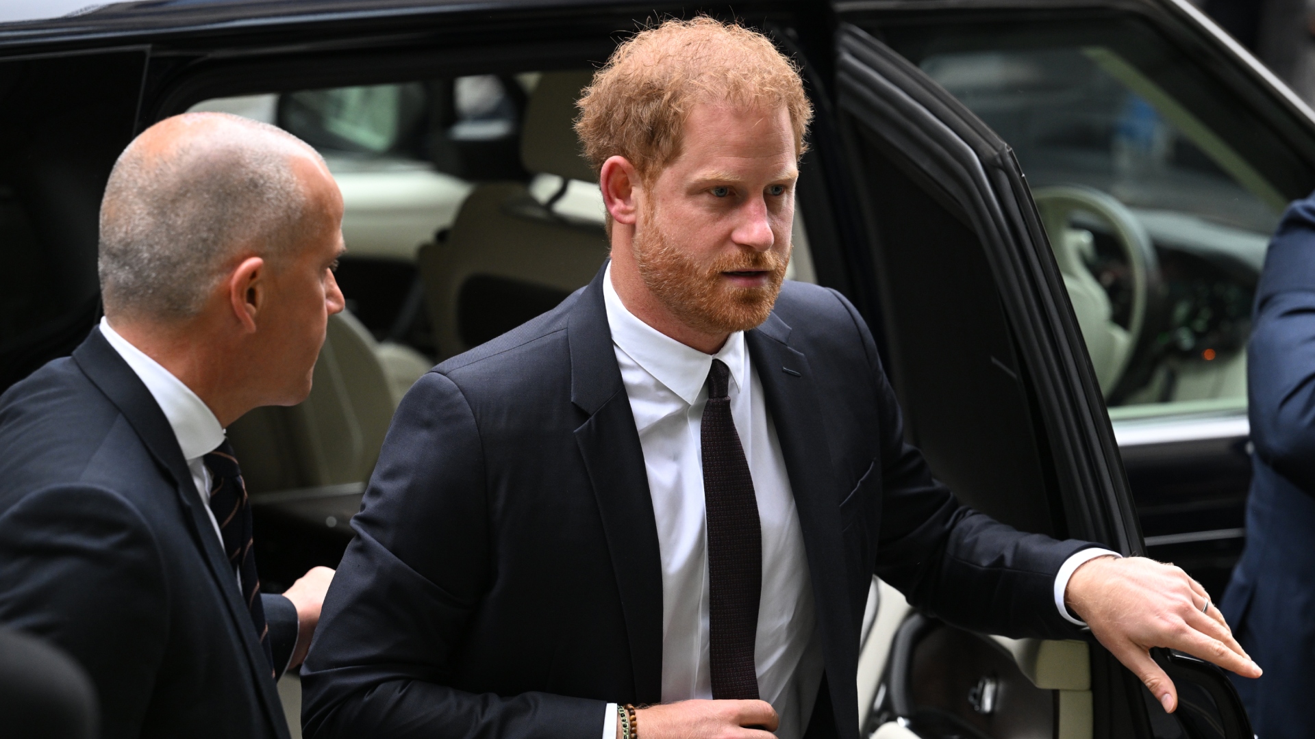 Príncipe Harry fala sobre rumores de que James Hewitt seria seu pai verdadeiro