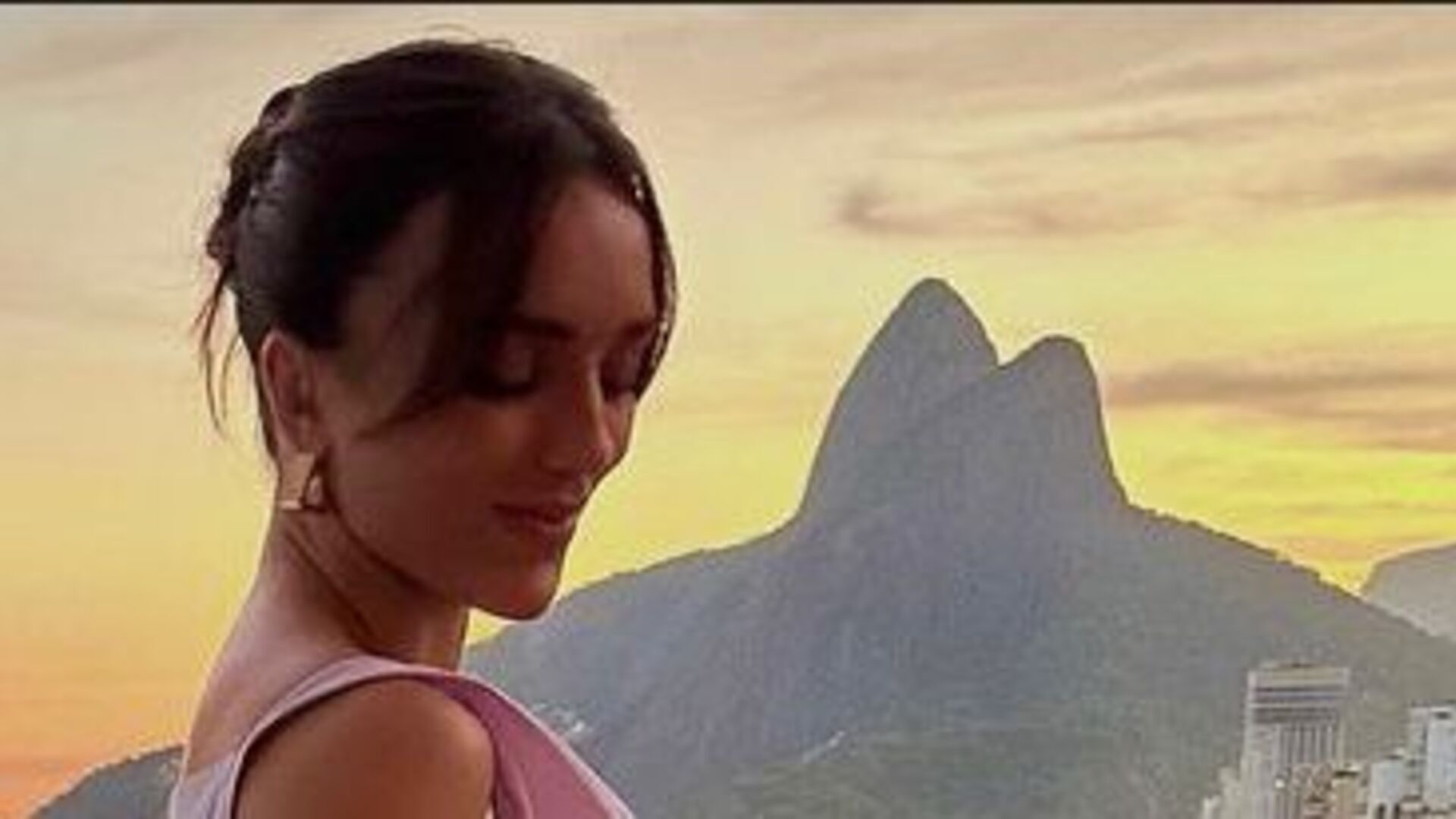Rafa Kalimann deixa fãs em choque ao posar com vestido elegante: “Ficou noiva?”
