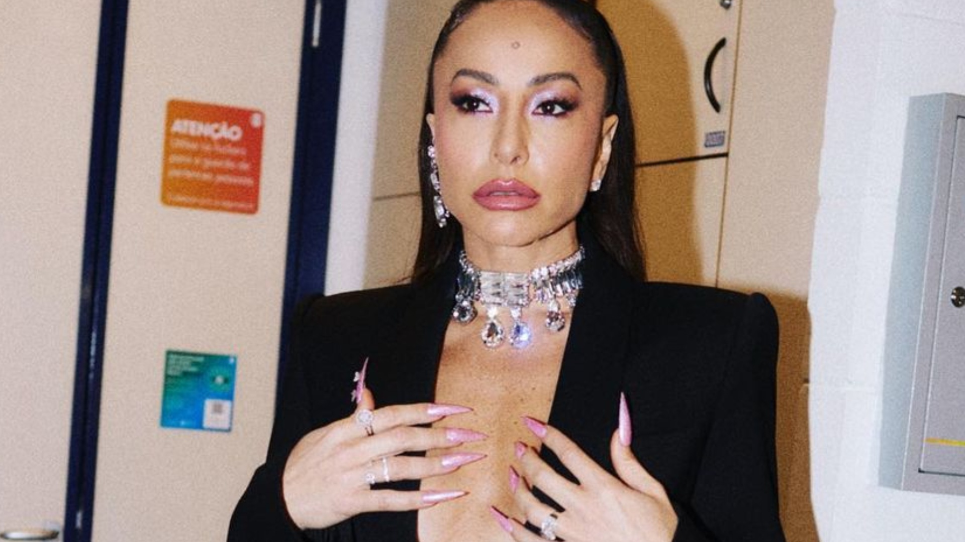 Solteira, Sabrina Sato aposta em look revelador e causa: ‘Perfeita’