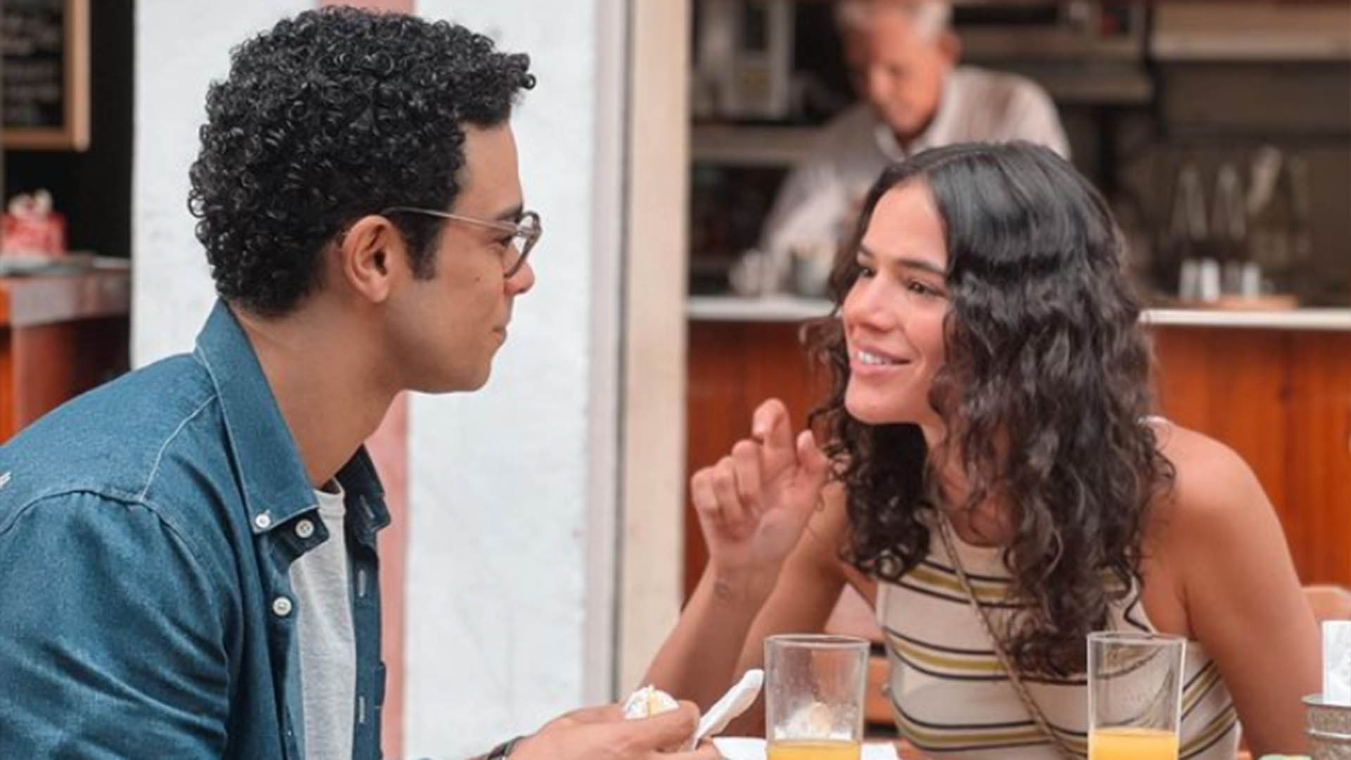 Sergio Malheiros e Bruna Marquezine surgem nas primeiras fotos de nova série