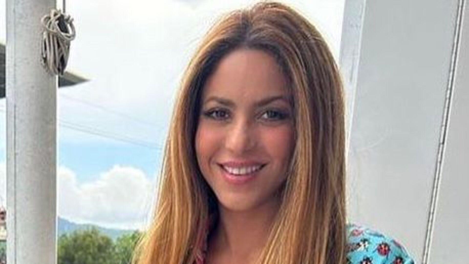 Após polêmicas de separação, Shakira volta à Espanha e surpreende fãs: “Mais vingança”