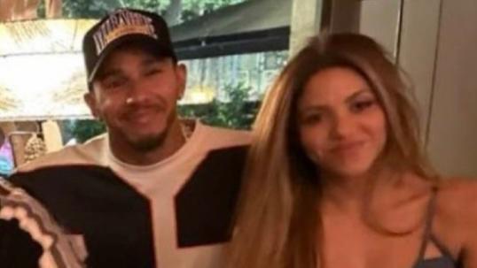 Jornalista espanhol revela quem foi o cupido da relação entre Shakira e Hamilton: ’Nasceu aí’