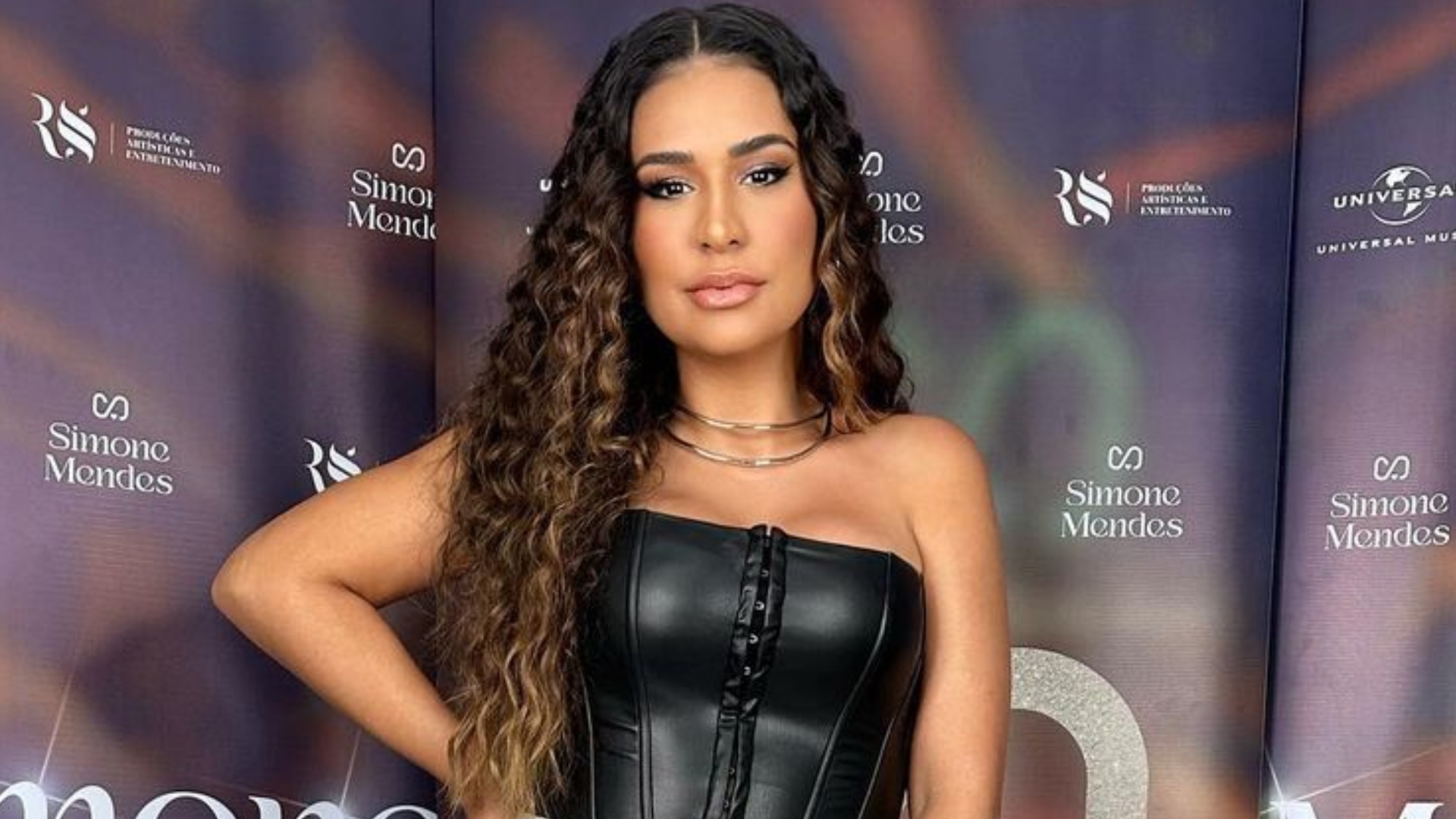 Simone Mendes choca com mudança de estilo: ‘Com Simaria eram roupas feias’