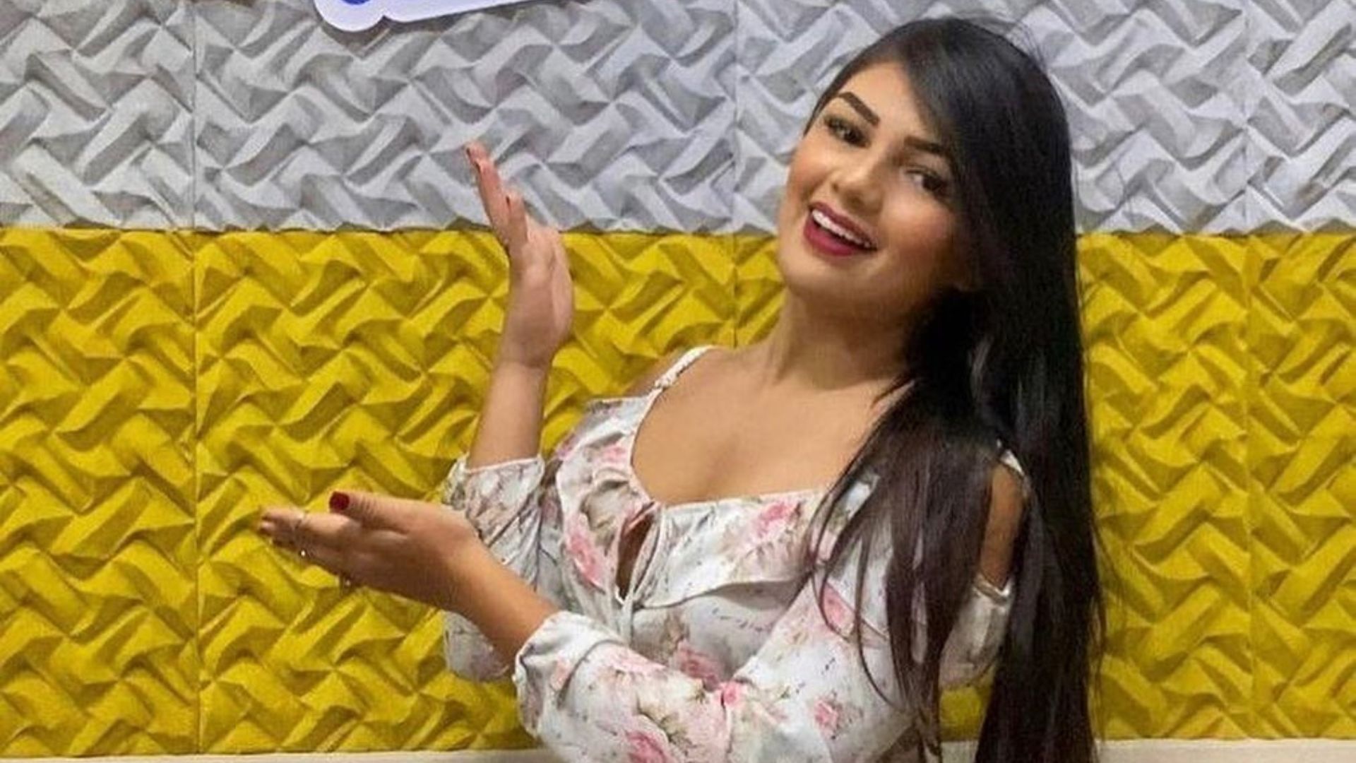 Conheça Vivi Araújo: Cantora morreu prestes a completar 23 anos