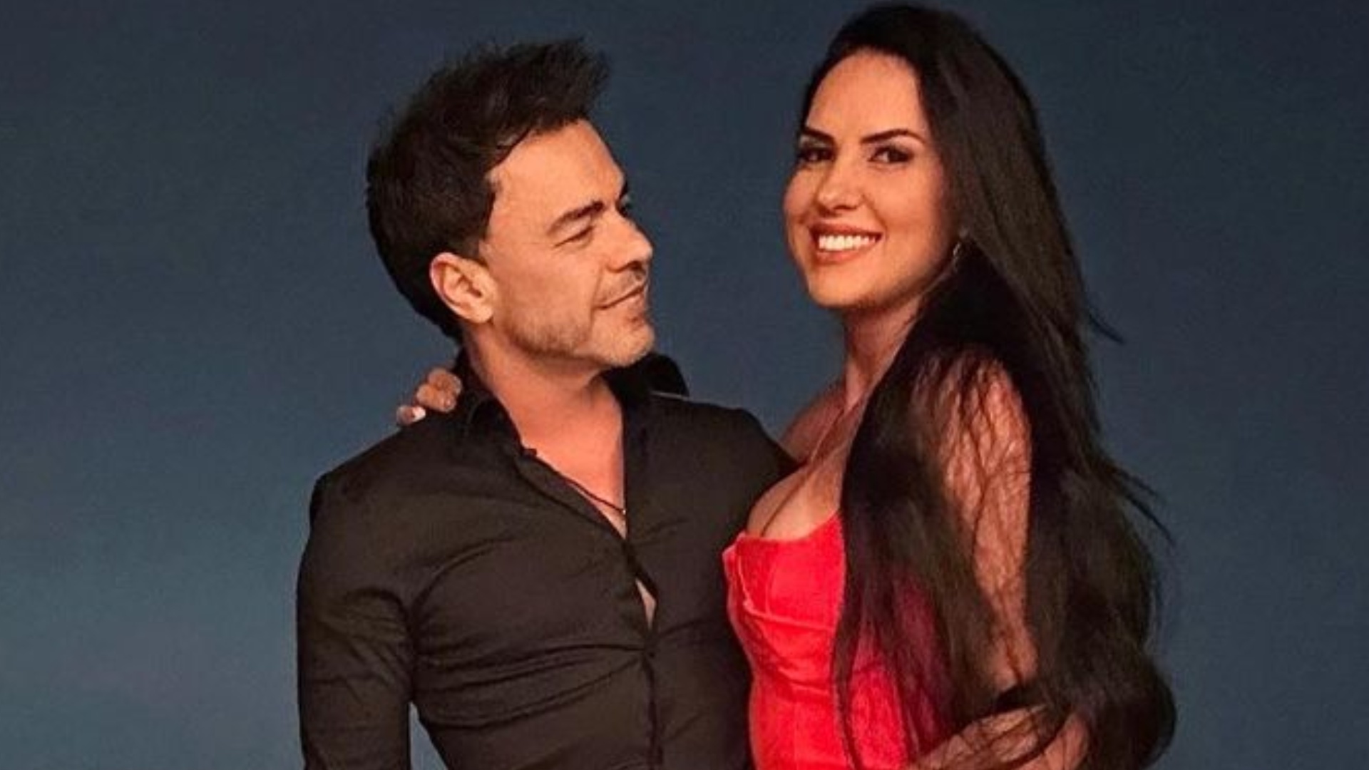 Truque? Zezé Di Camargo fica na ponta do pé em foto com a noiva: ‘Um charme’