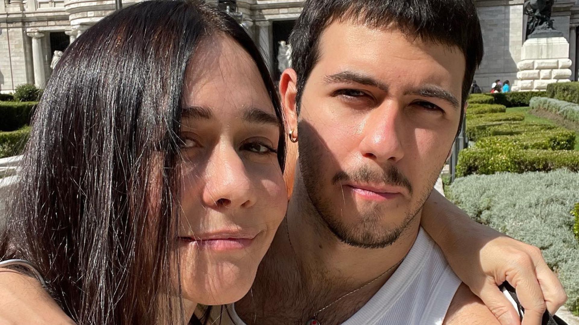 ‘Crescer filho da Alessandra Negrini foi uma experiência muito louca’, diz Antonio Benício